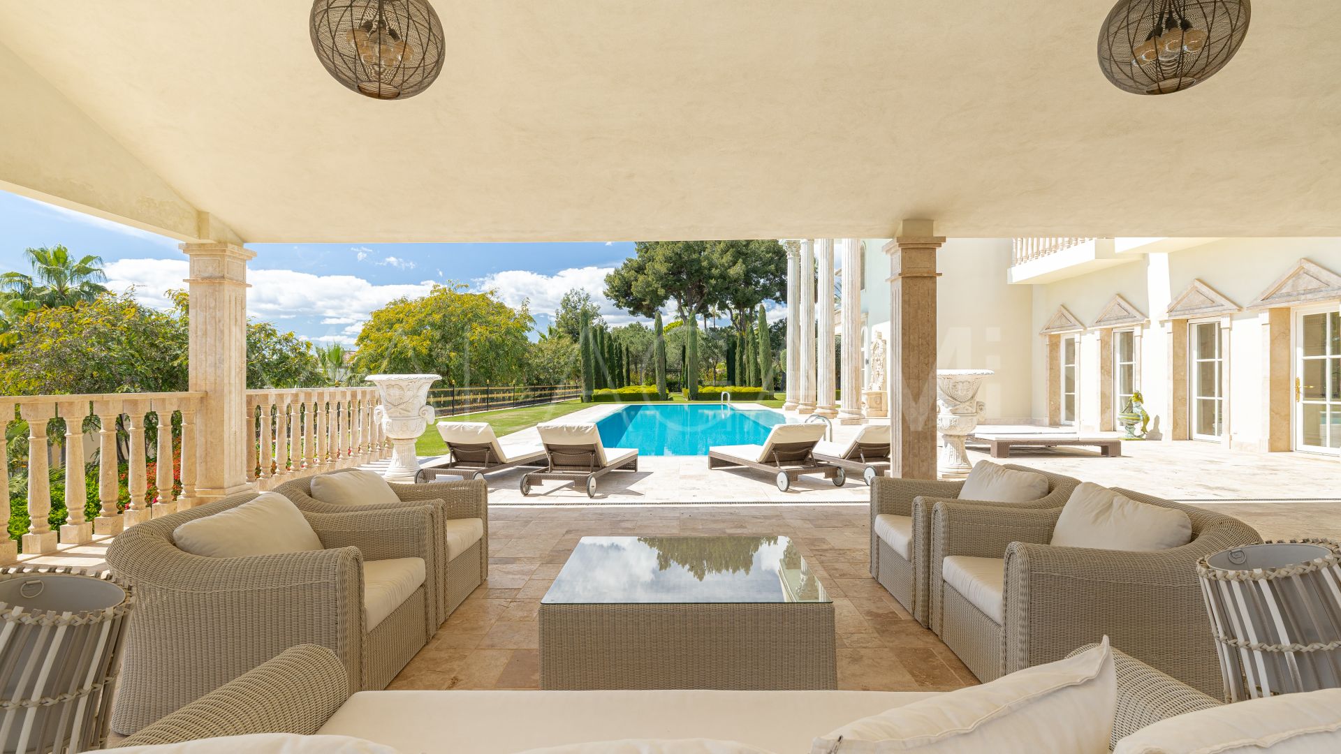 Villa in Sierra Blanca for sale