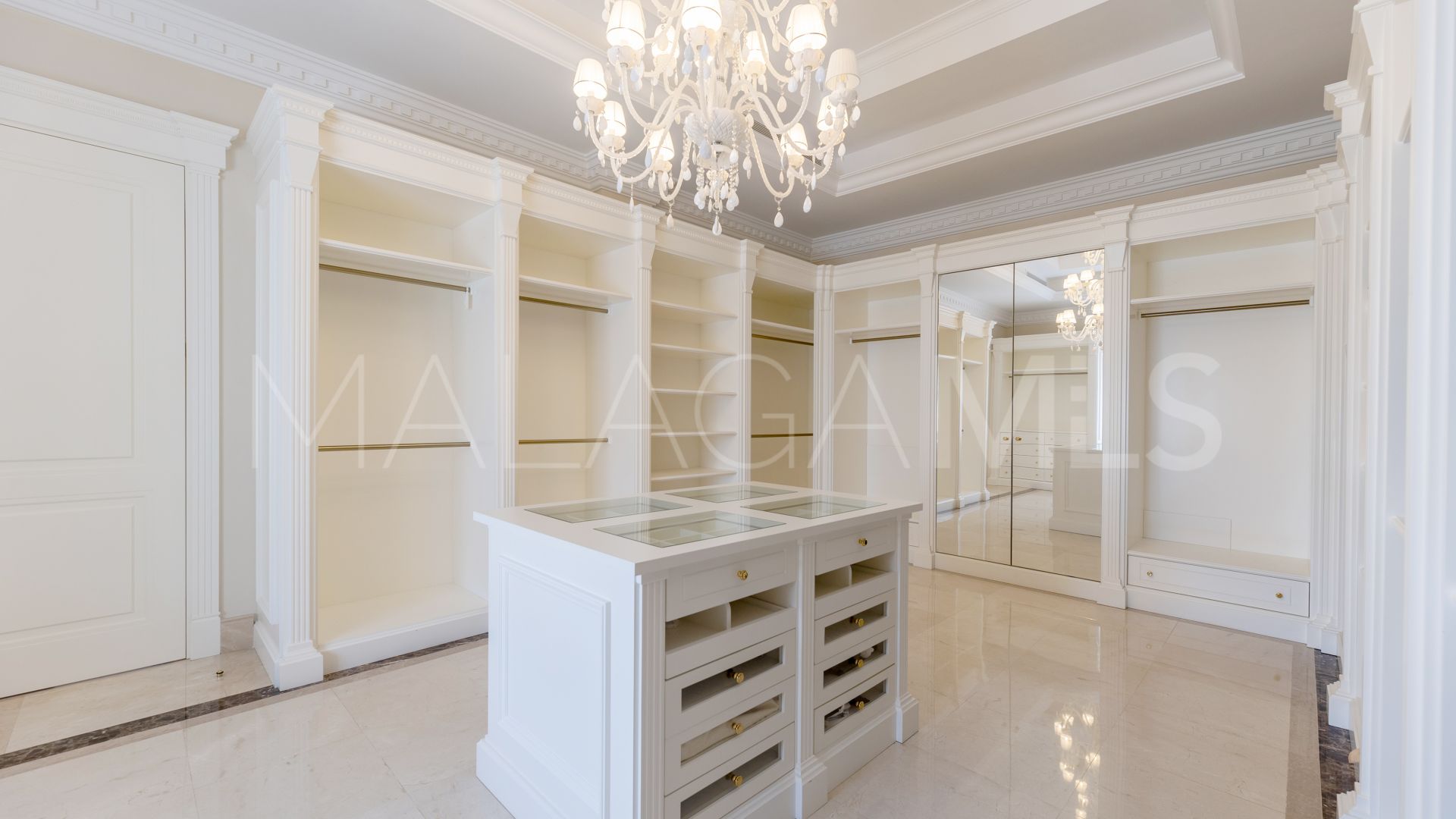 Villa in Sierra Blanca for sale
