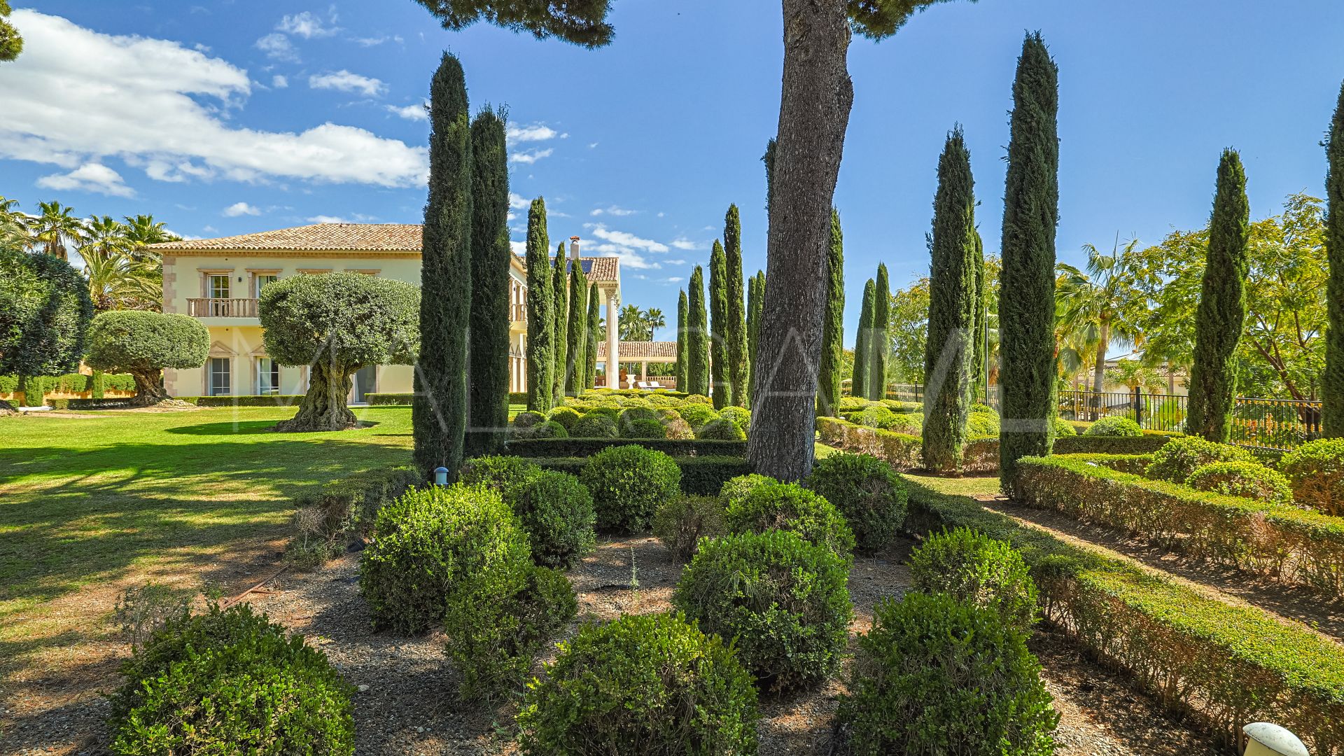 Villa in Sierra Blanca for sale
