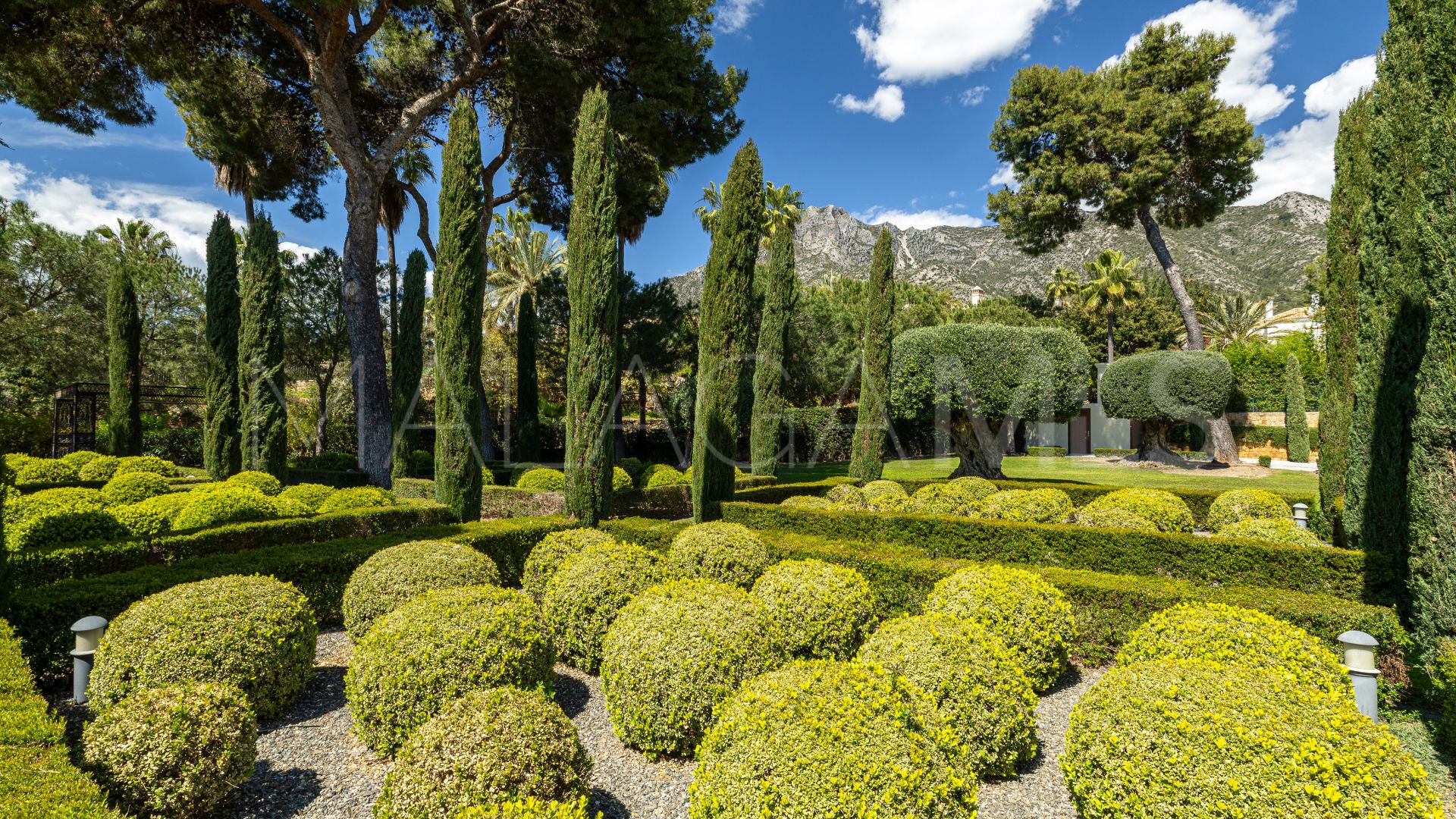 Villa in Sierra Blanca for sale