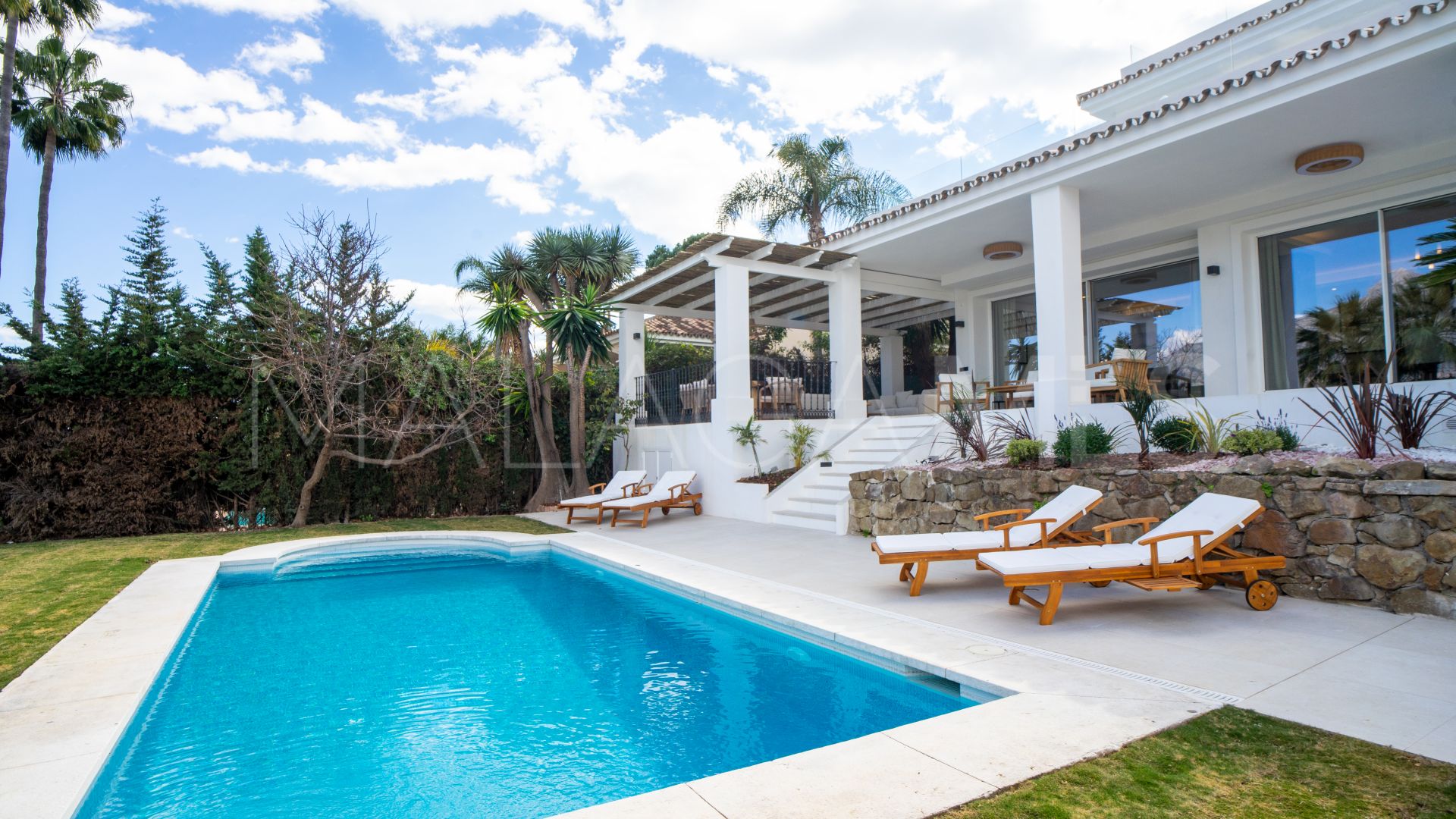 Villa for sale in Las Brisas