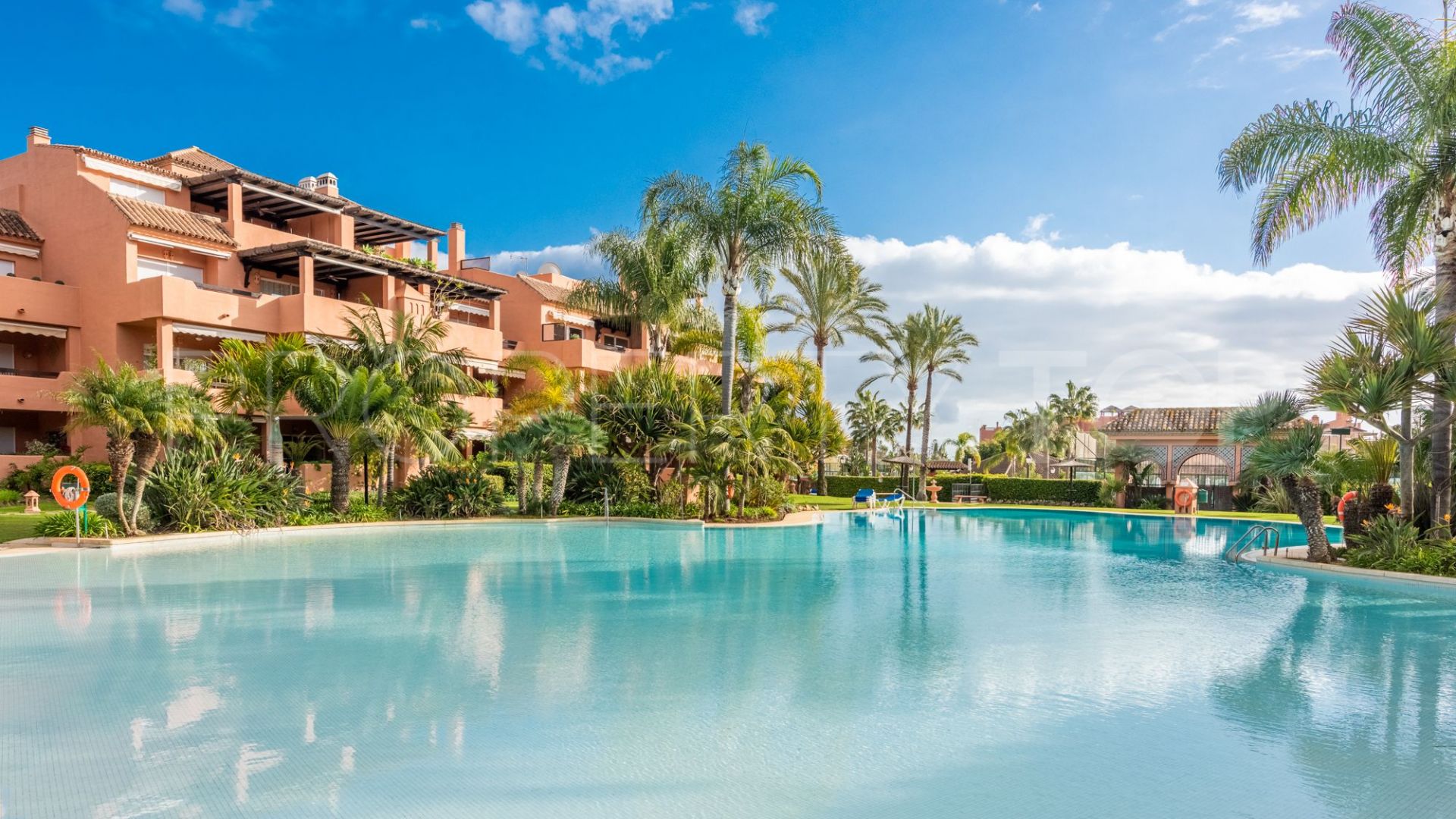 Gated community penthouses for sale in Alhambra del Golf, Estepona