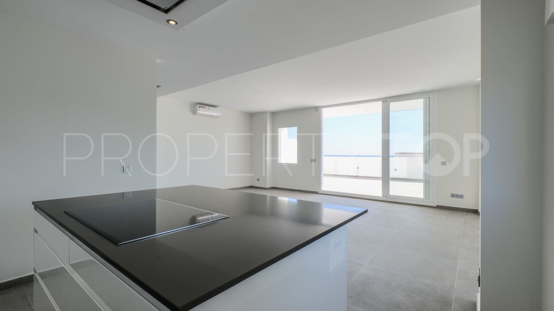 Buy duplex penthouse in Guadalobon with 3 bedrooms