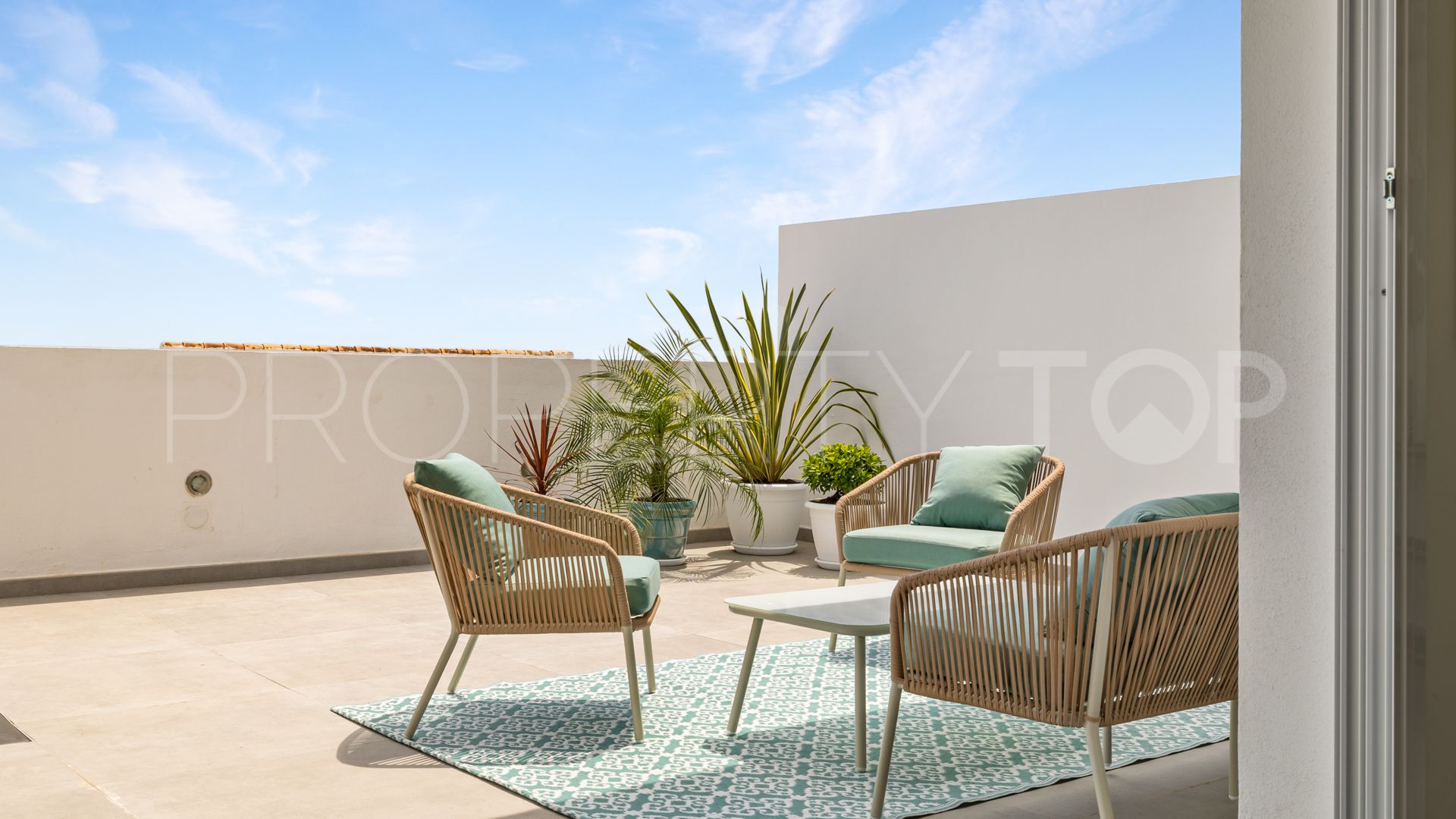 Buy 3 bedrooms duplex penthouse in Guadalobon