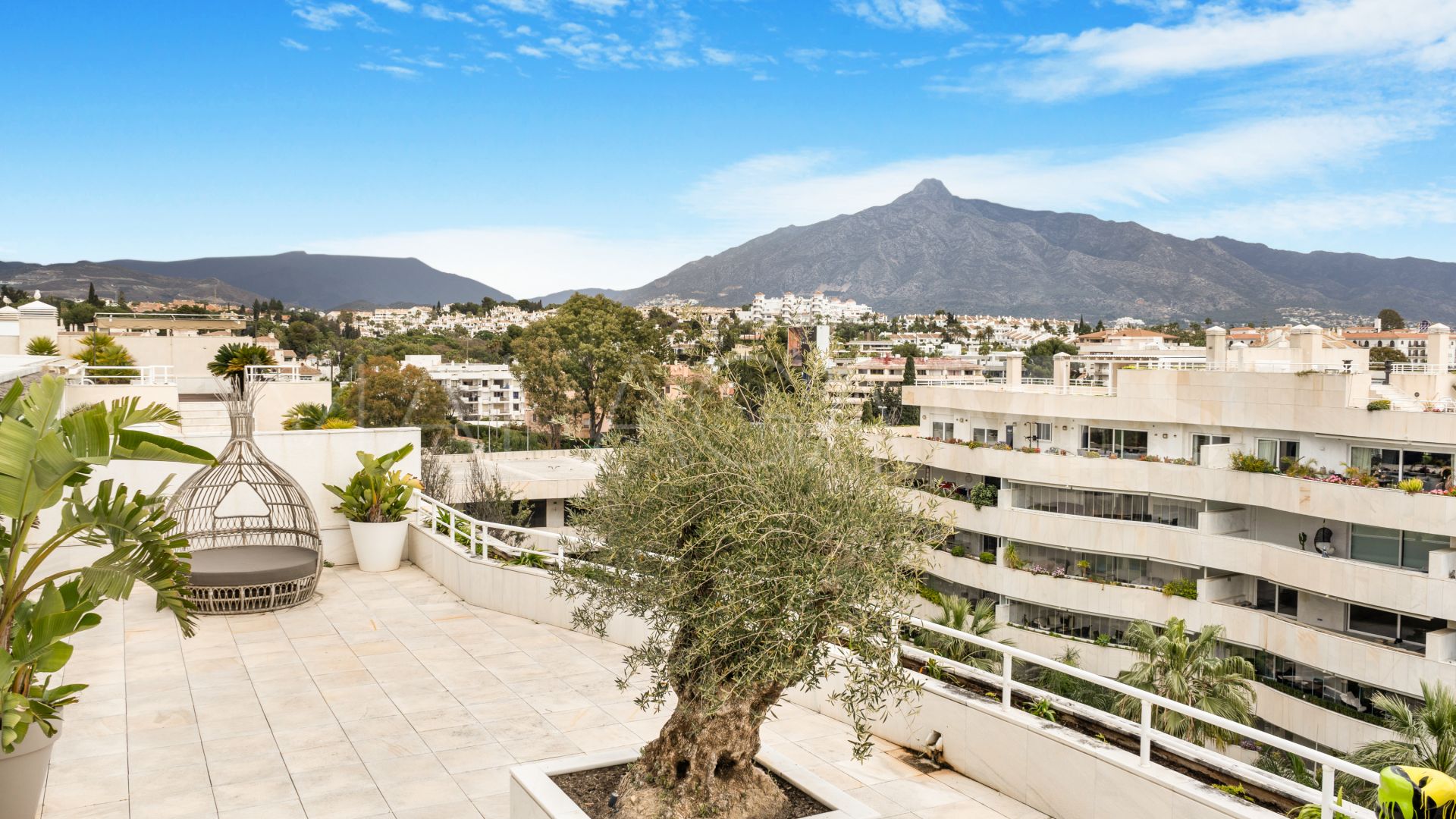 Duplex penthouse for sale in Marbella - Puerto Banus