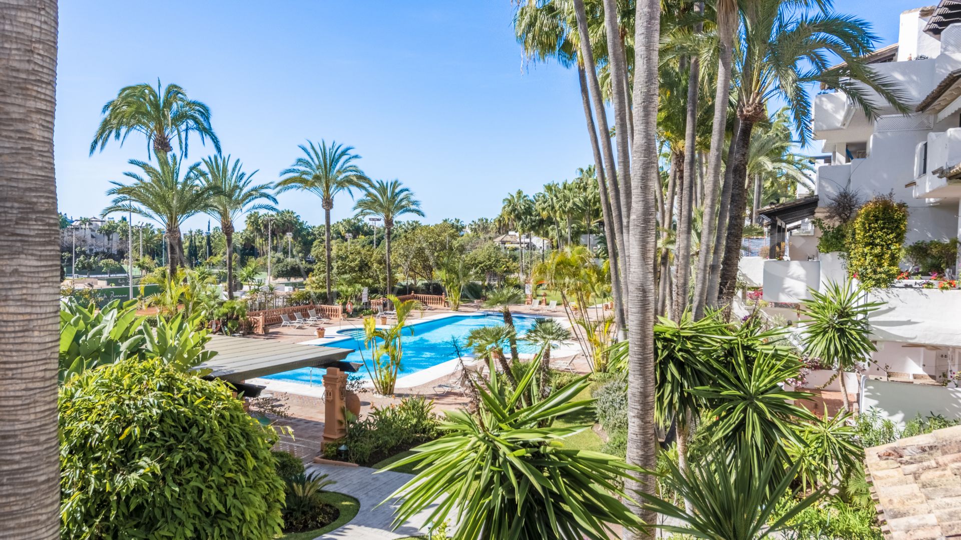 For sale 3 bedrooms duplex penthouse in Marina Puente Romano