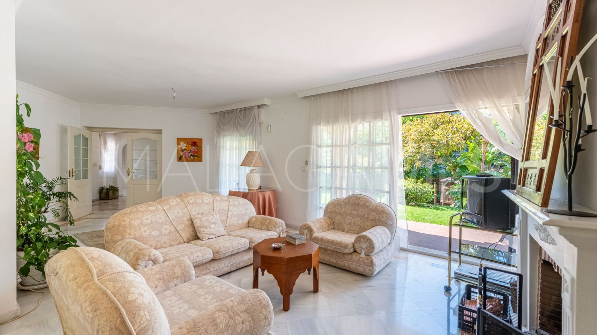 Villa a la venta in Xarblanca with 8 bedrooms