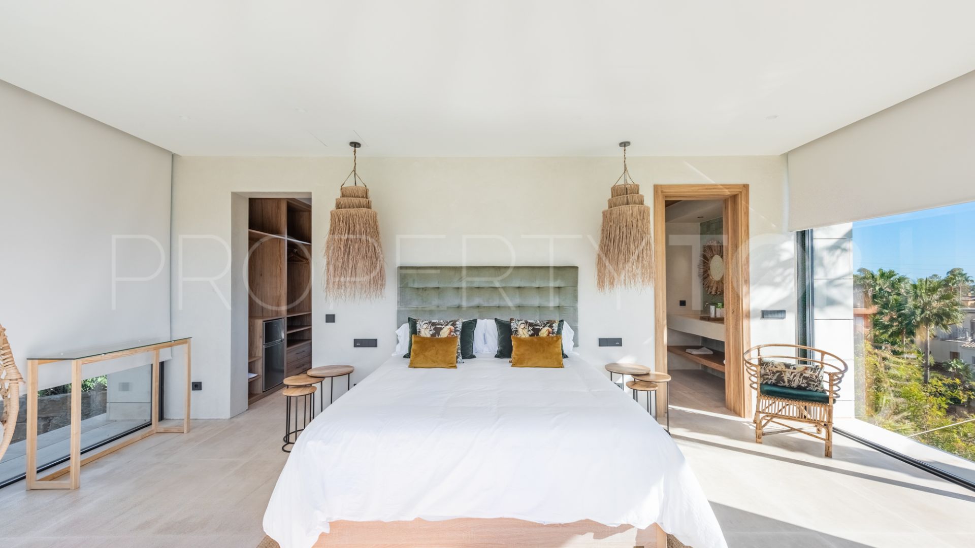 For sale villa with 6 bedrooms in Lomas del Virrey