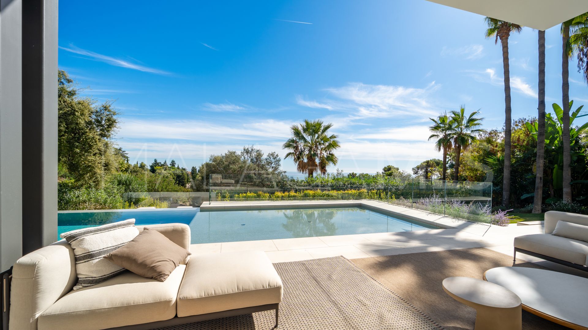 Villa for sale in Cascada de Camojan