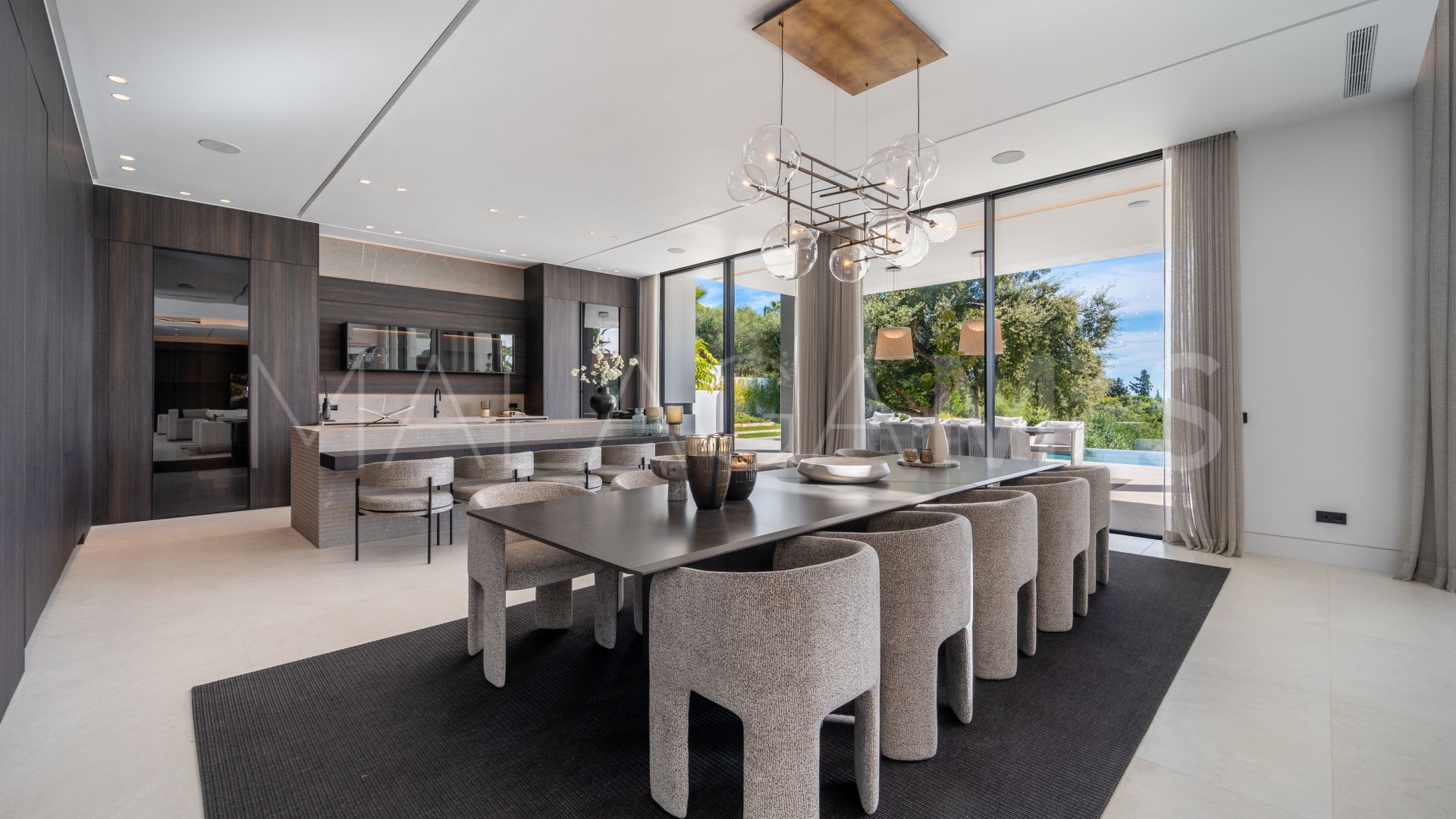 Villa for sale in Cascada de Camojan