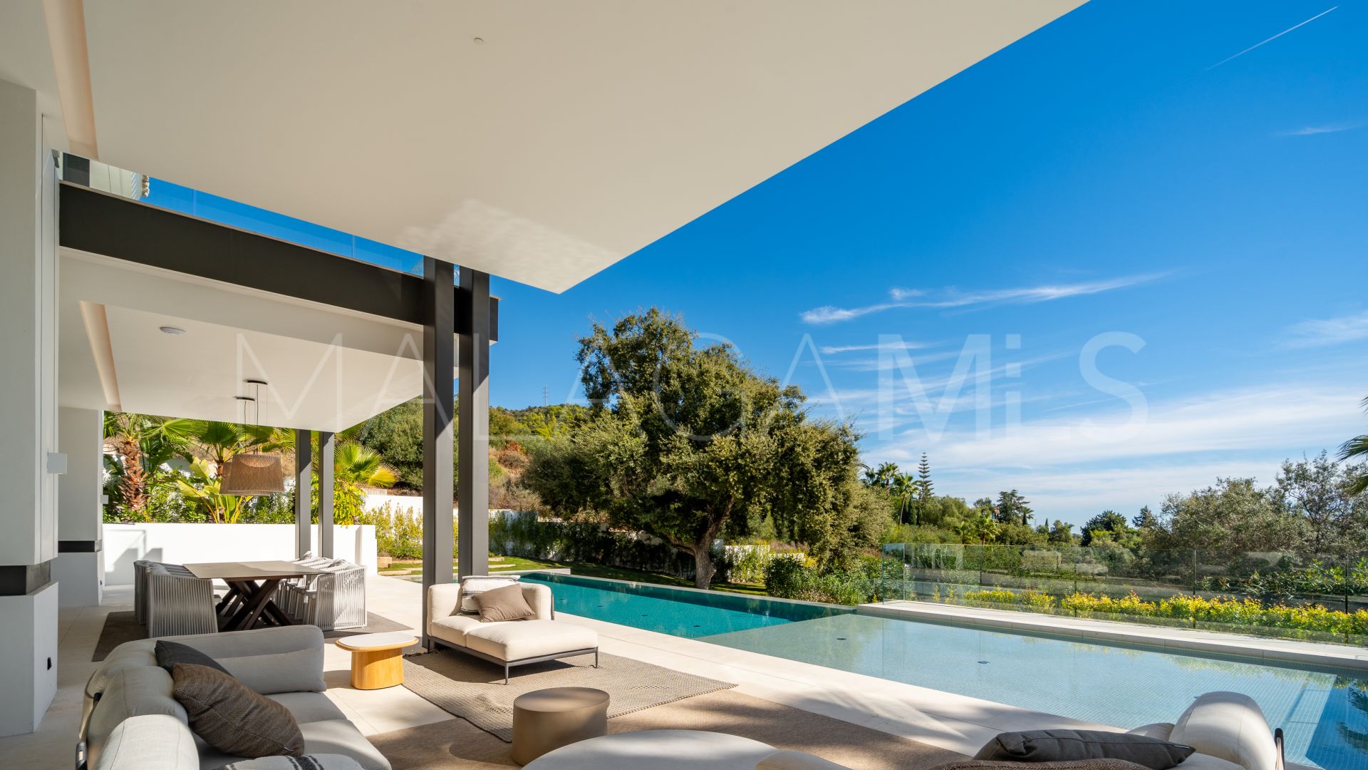 Villa for sale in Cascada de Camojan