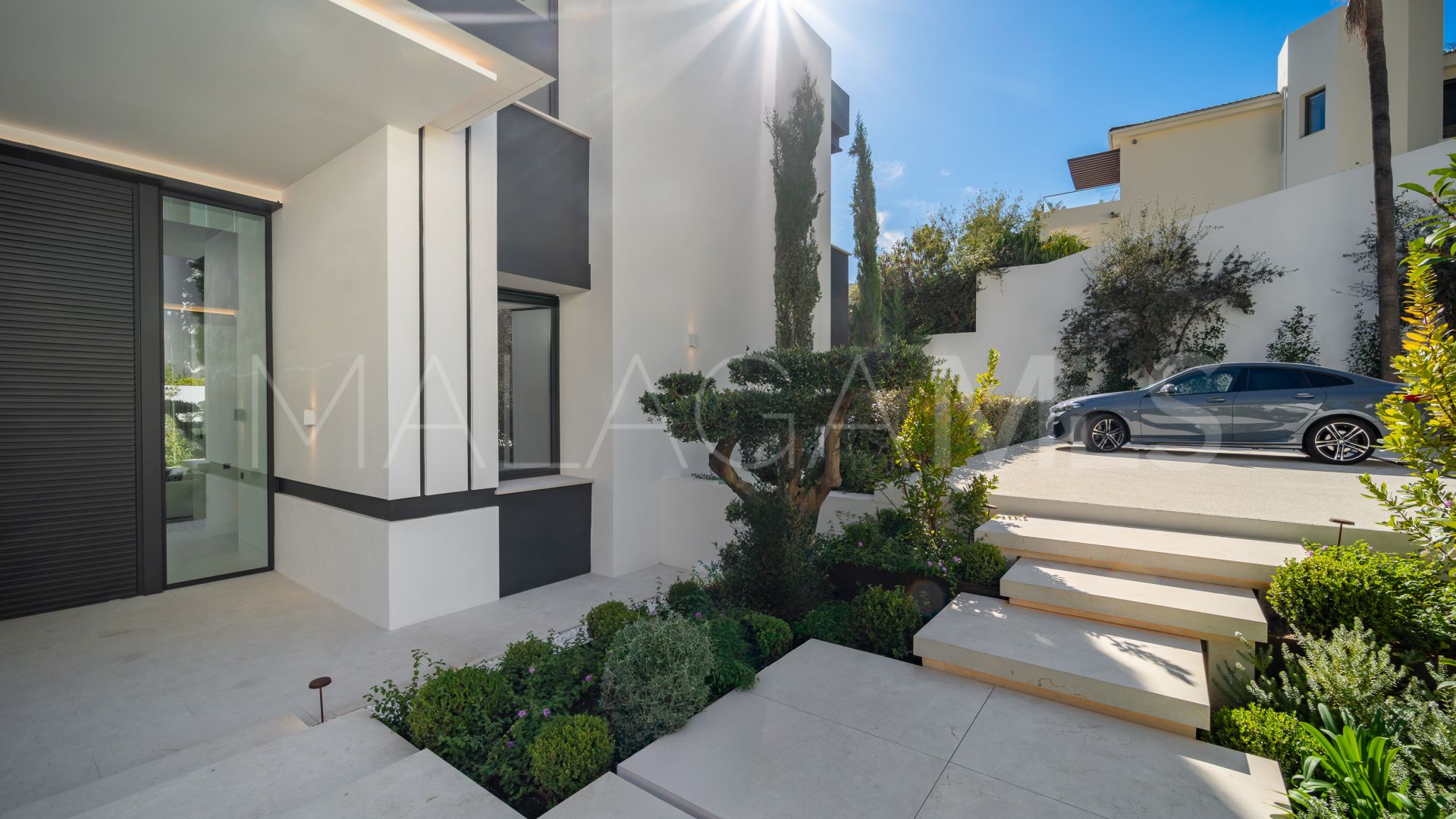 Villa for sale in Cascada de Camojan