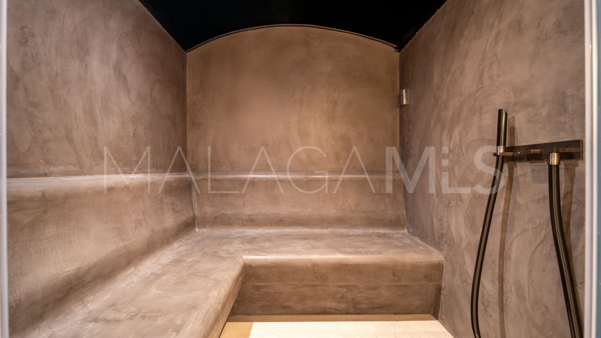 Villa for sale in Cascada de Camojan