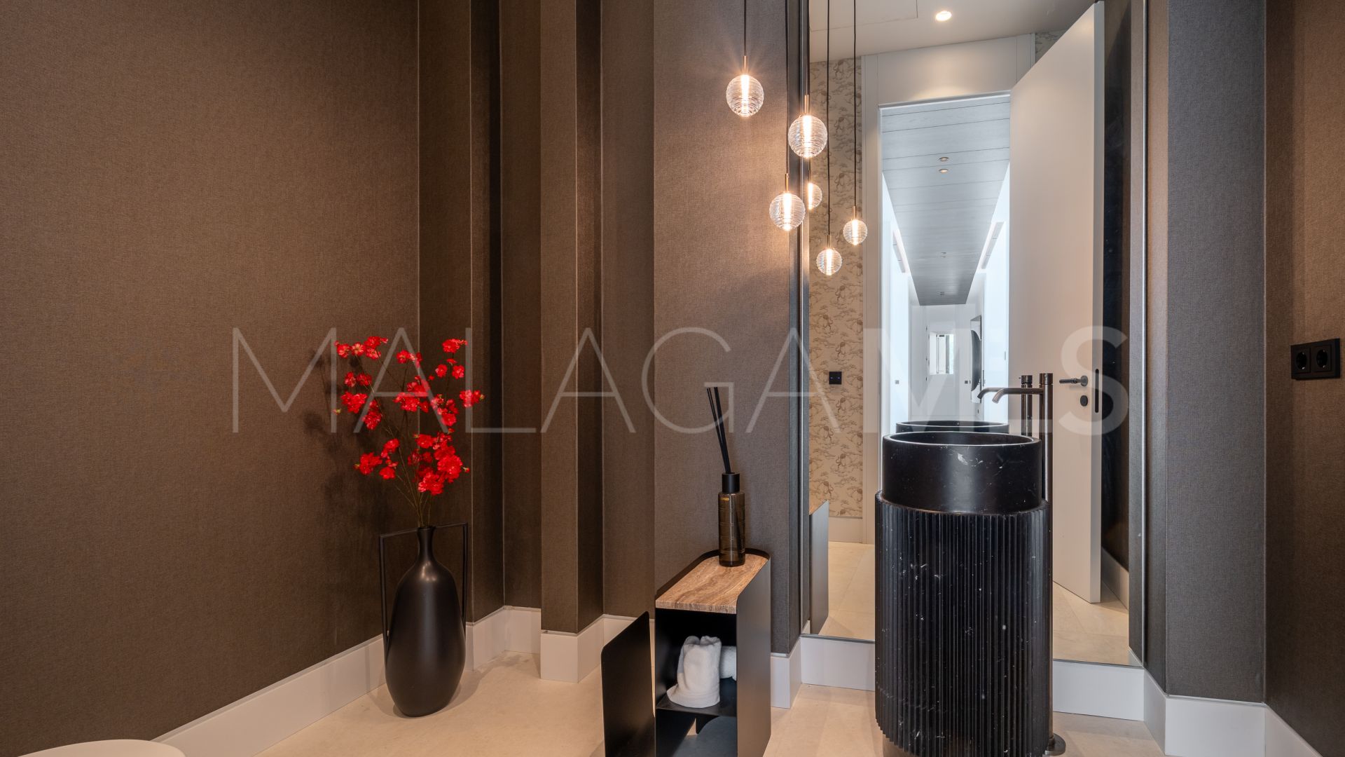 Villa for sale in Cascada de Camojan