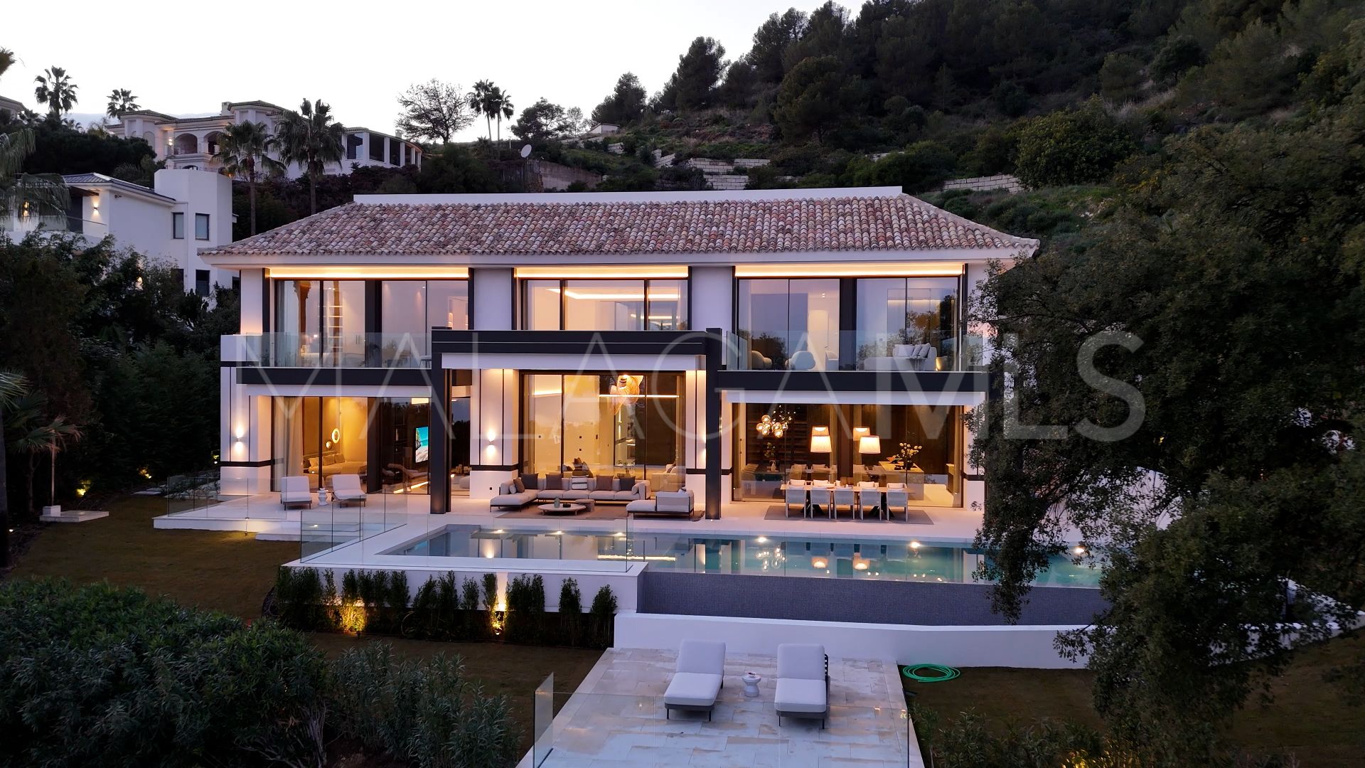 Villa for sale in Cascada de Camojan