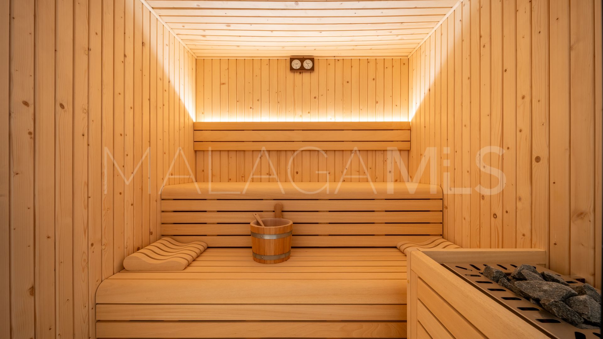 Villa for sale in Cascada de Camojan