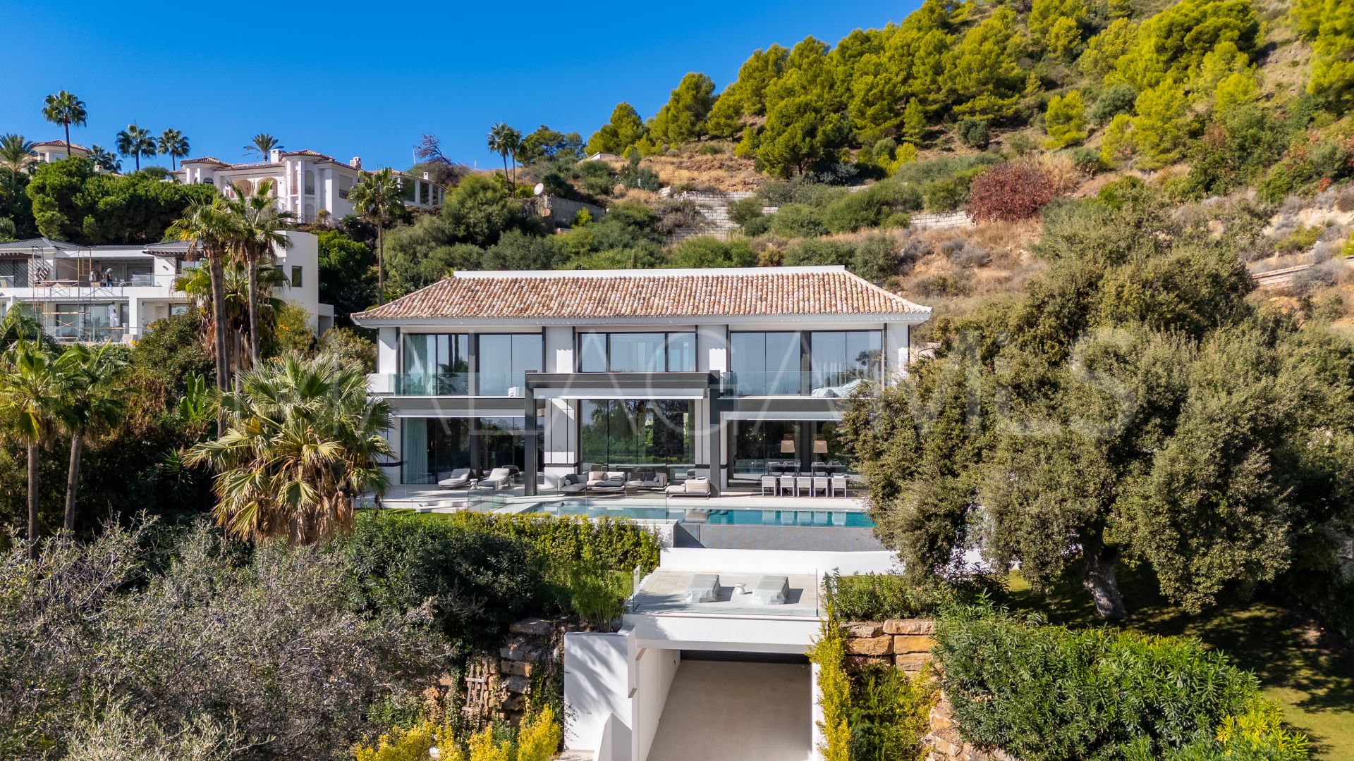 Villa for sale in Cascada de Camojan