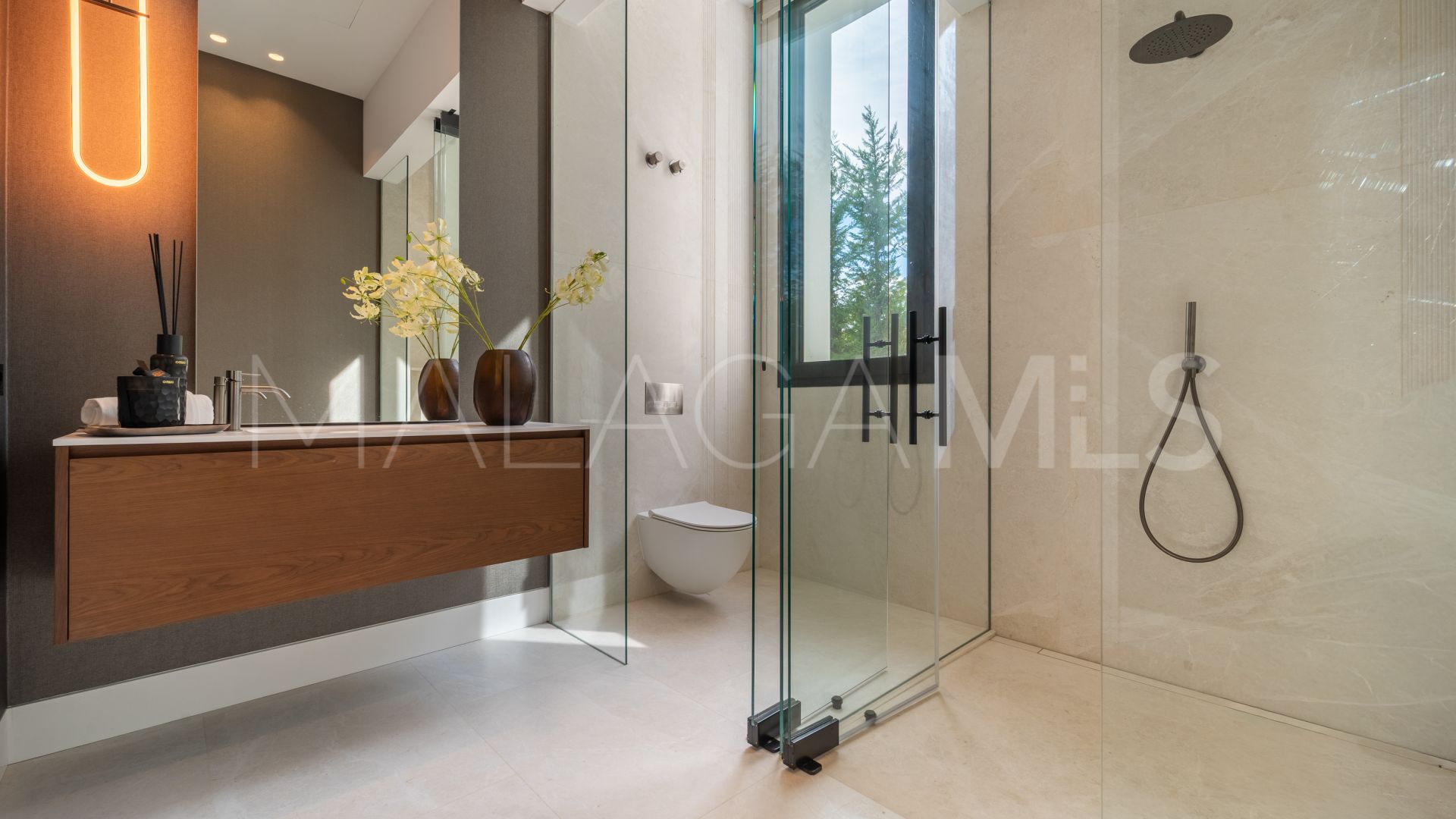 Villa for sale in Cascada de Camojan