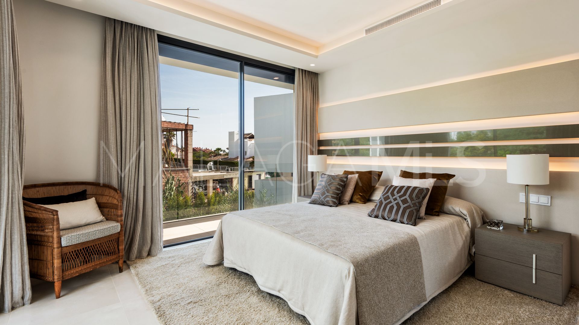 Real de Zaragoza 5 bedrooms villa for sale