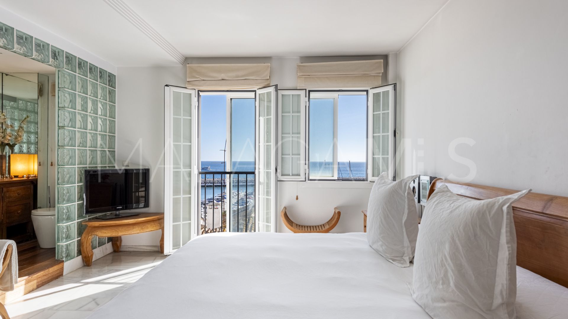 For sale 2 bedrooms apartment in Marbella - Puerto Banus