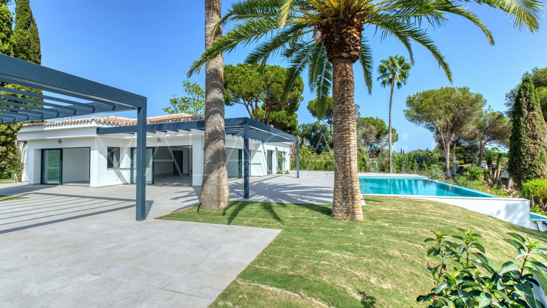 Villa for sale in Elviria