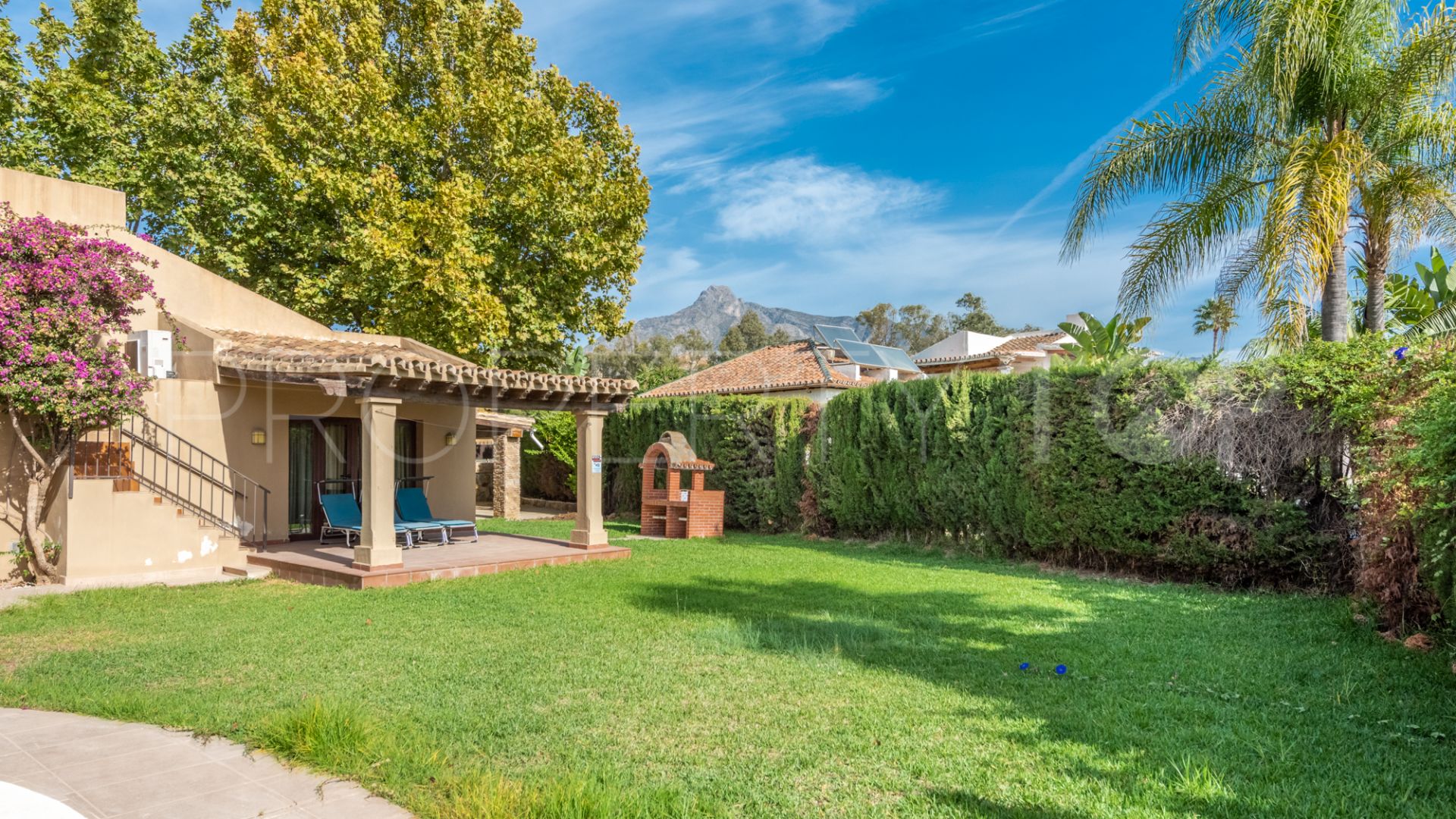 For sale villa in Marbella Golden Mile with 3 bedrooms