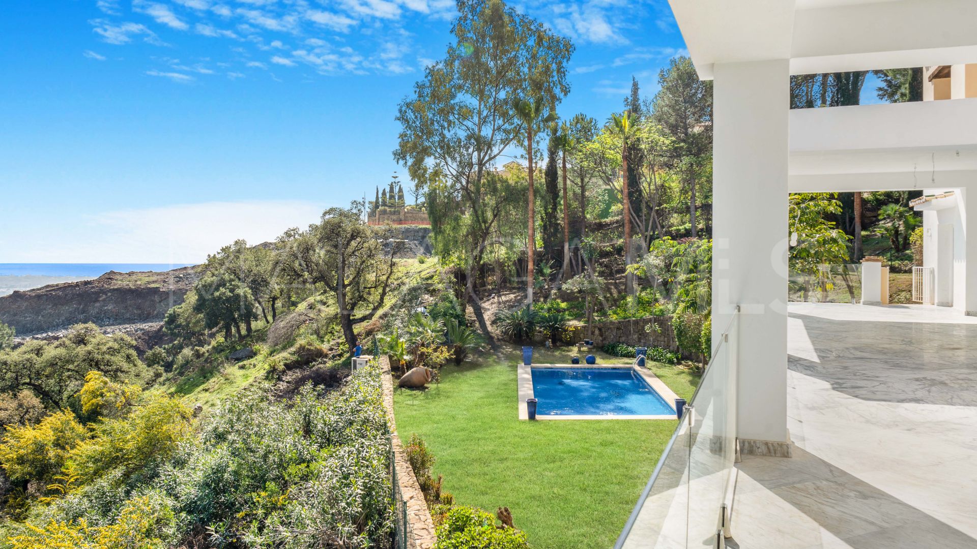 For sale El Madroñal 7 bedrooms villa