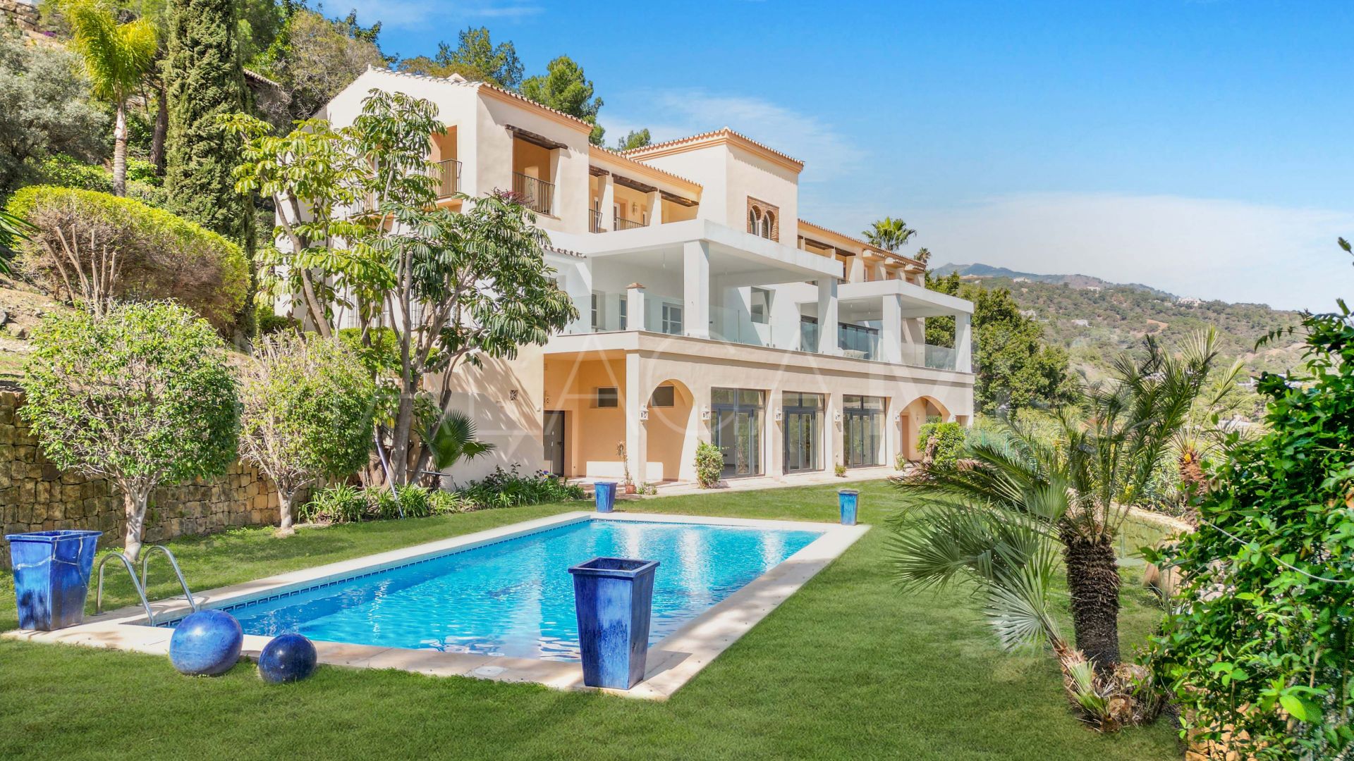 For sale El Madroñal 7 bedrooms villa