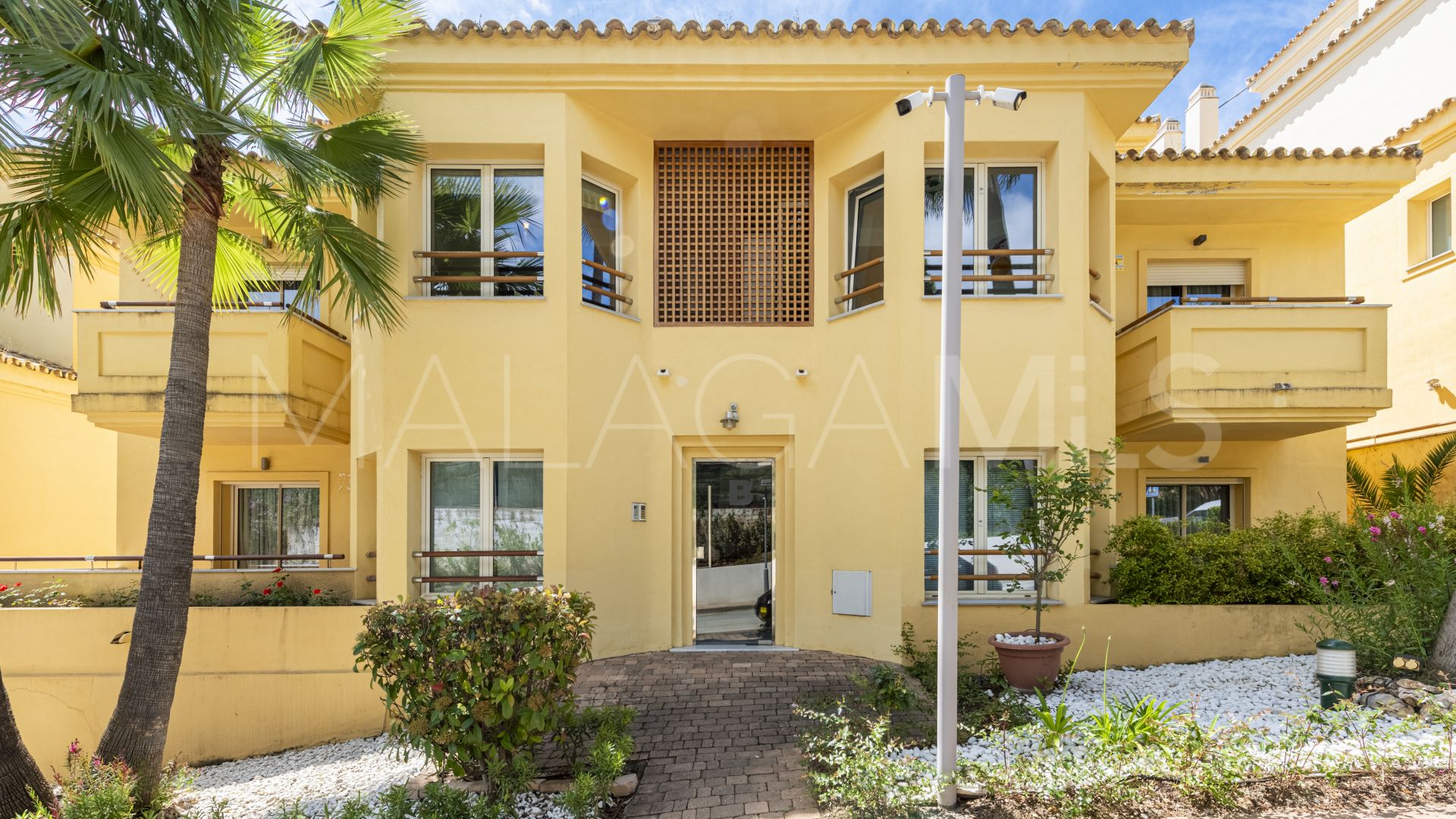 Buy atico duplex in Condado de Sierra Blanca with 3 bedrooms