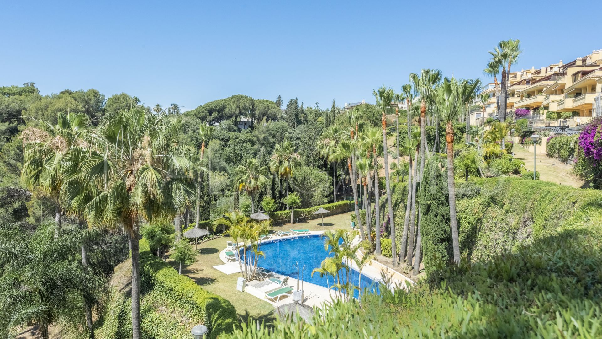 Buy atico duplex in Condado de Sierra Blanca with 3 bedrooms