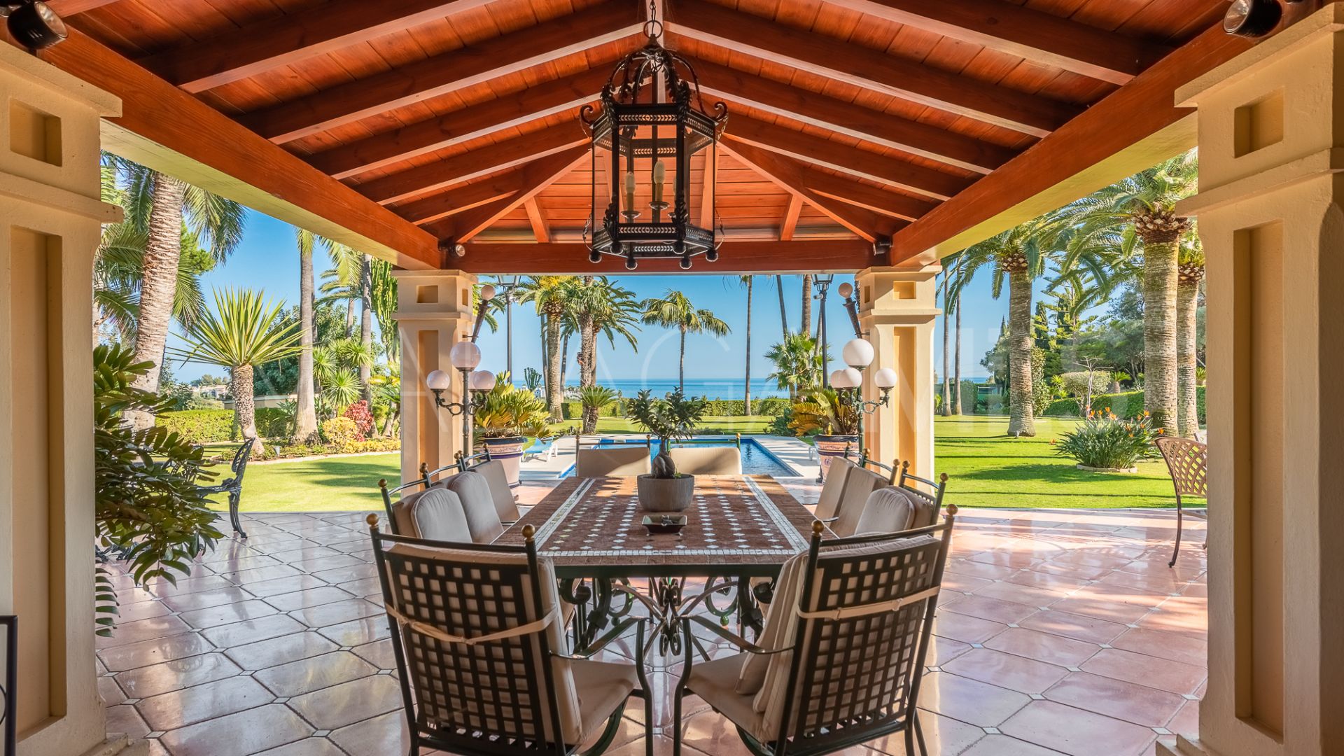 Villa for sale in Estepona