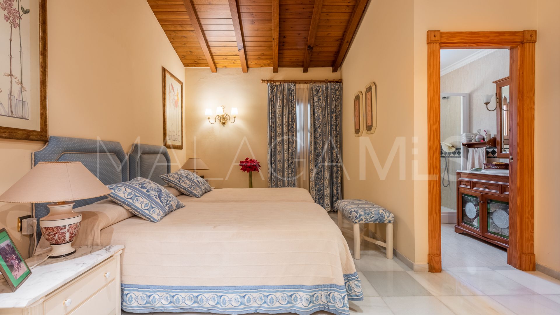 Villa for sale in Estepona