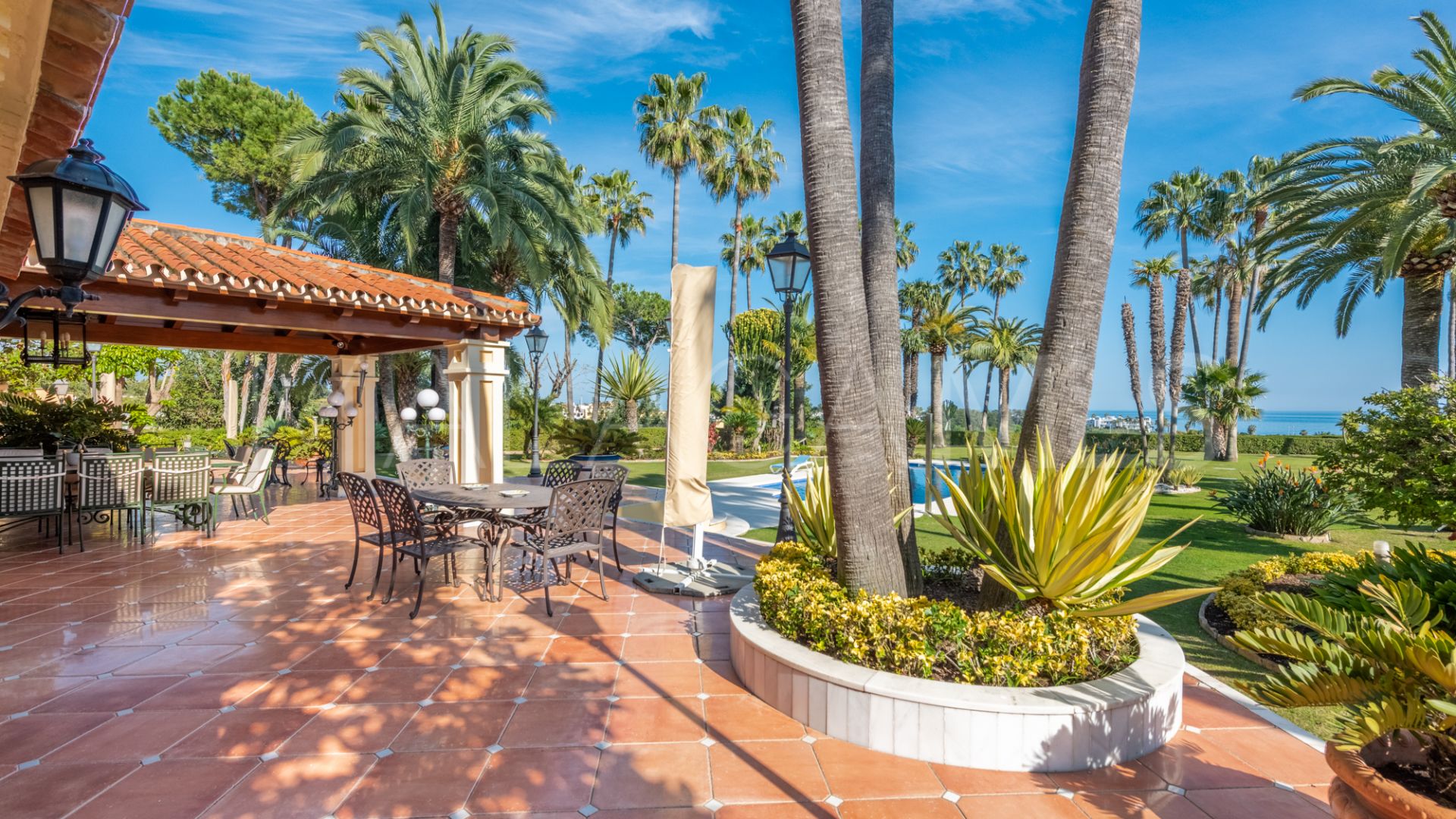 Villa for sale in Estepona