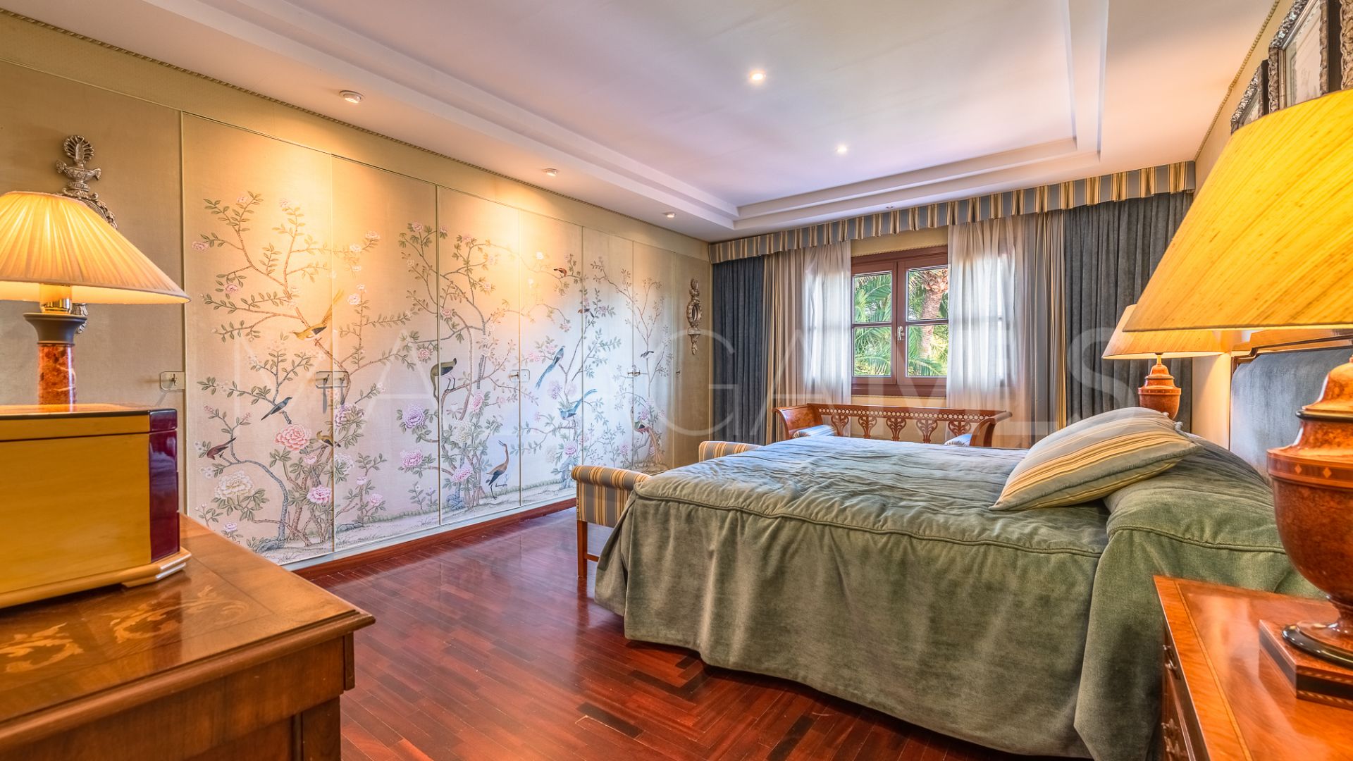 Villa for sale in Estepona