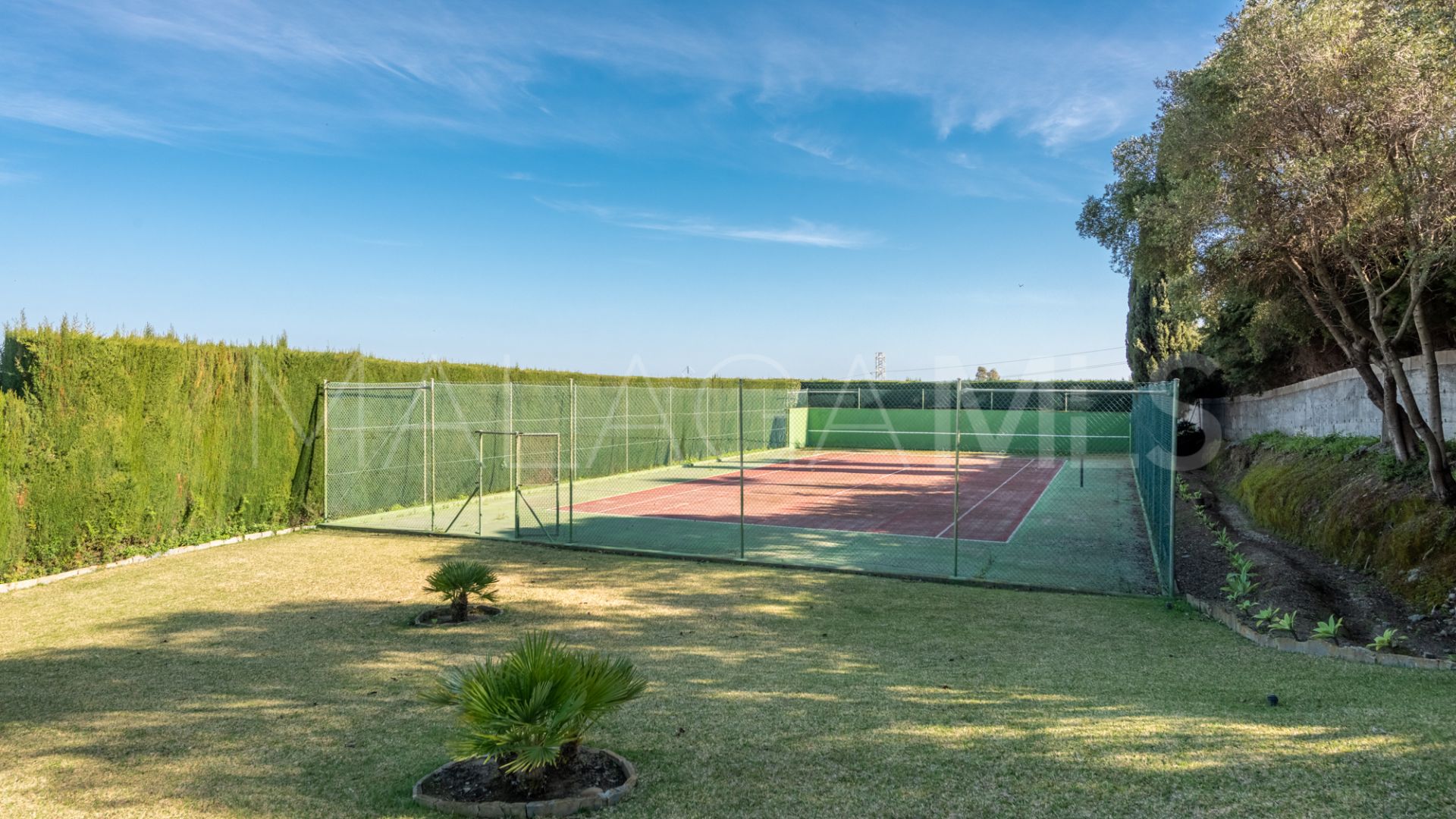 Villa for sale in Estepona