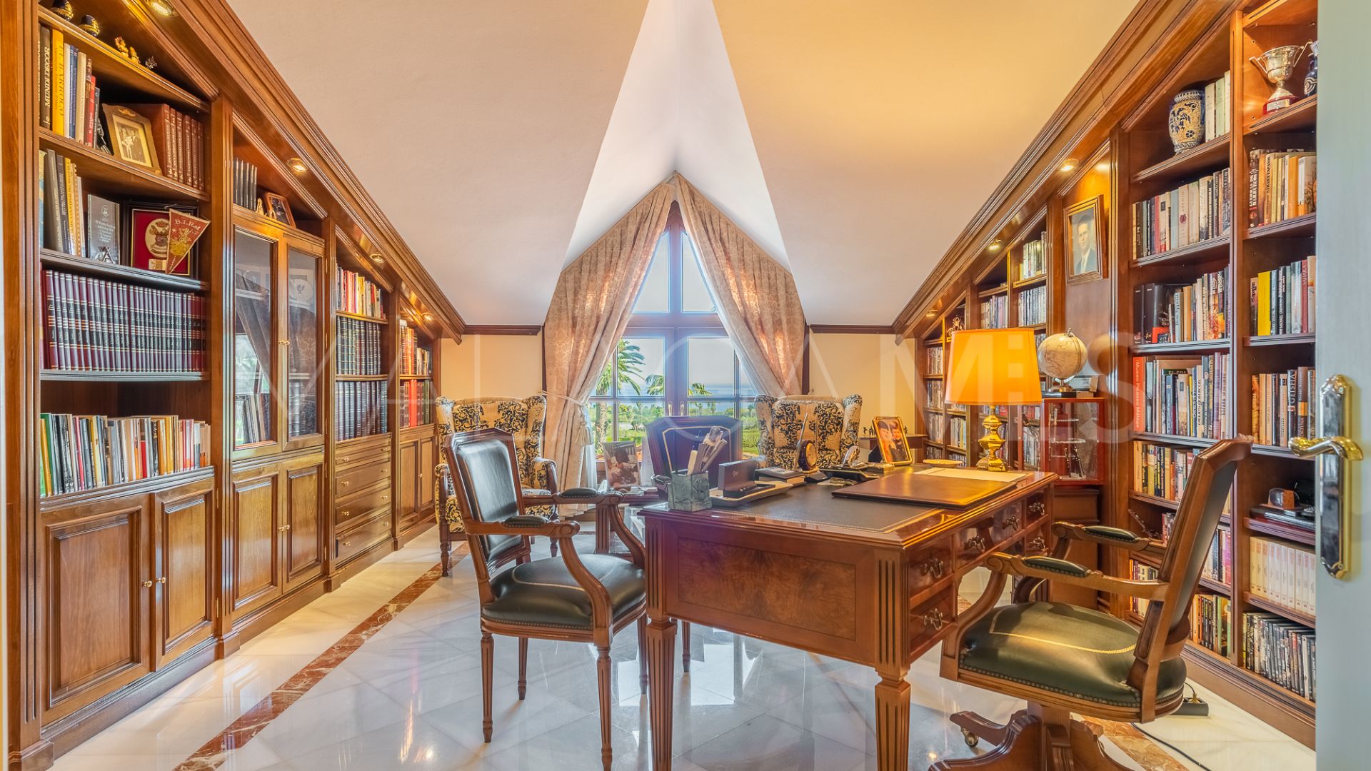 Villa for sale in Estepona