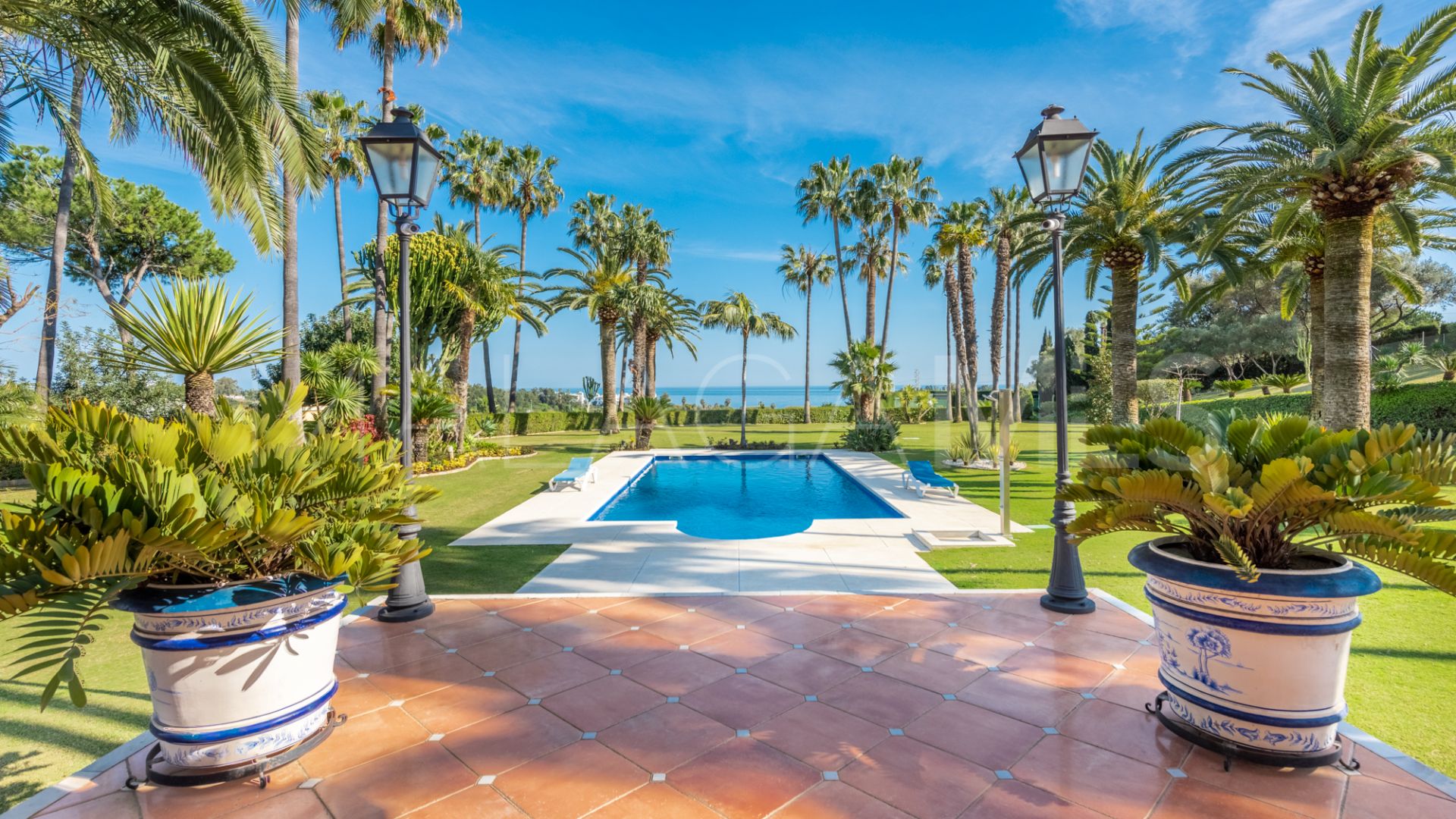Villa for sale in Estepona