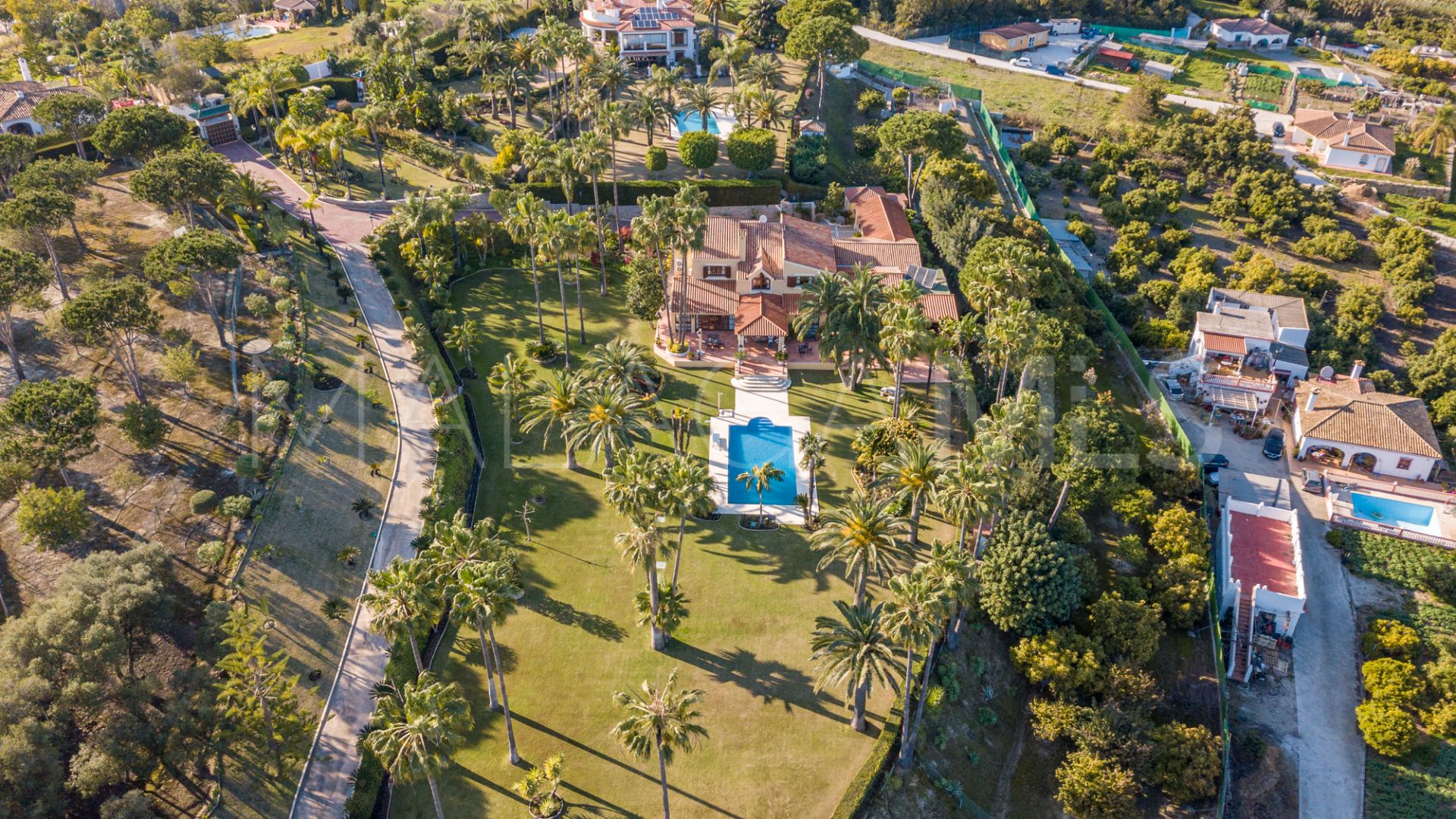 Villa for sale in Estepona