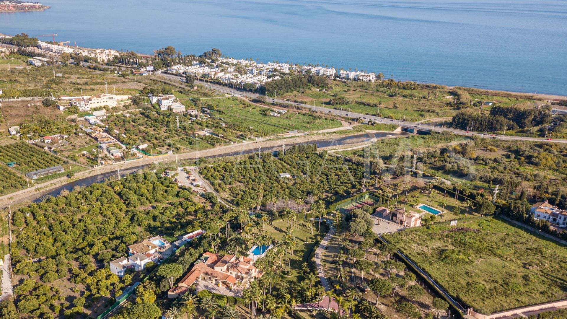 Villa for sale in Estepona