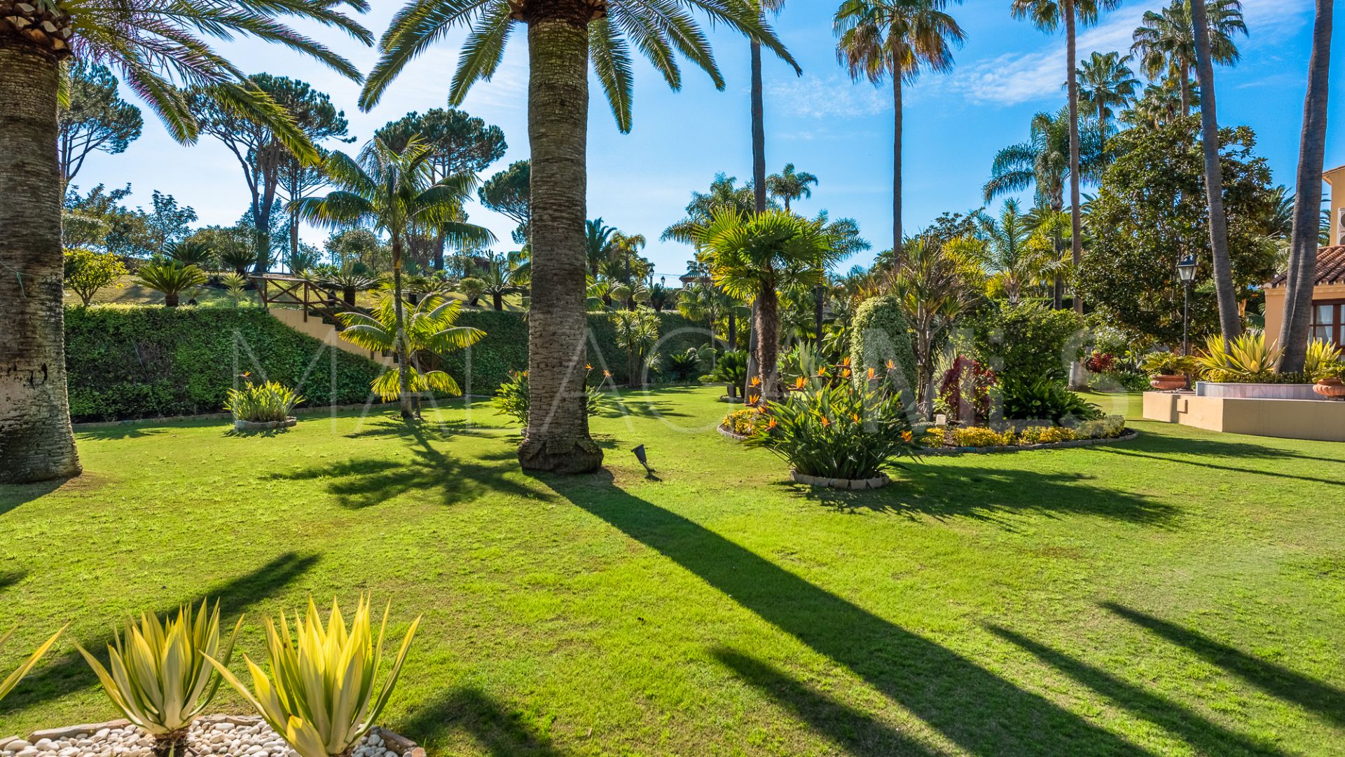 Villa for sale in Estepona