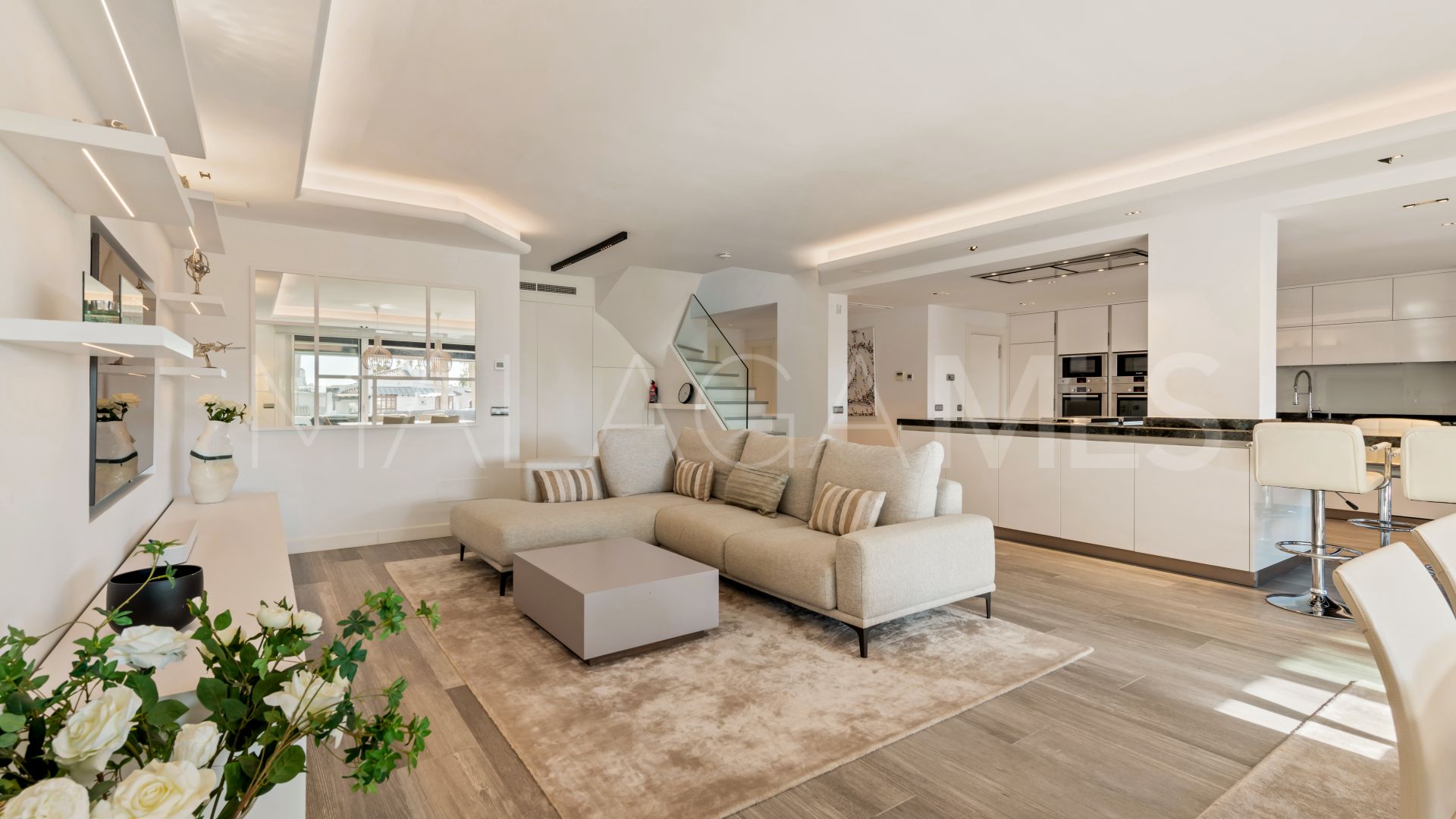 Duplex penthouse for sale in Marina Puente Romano