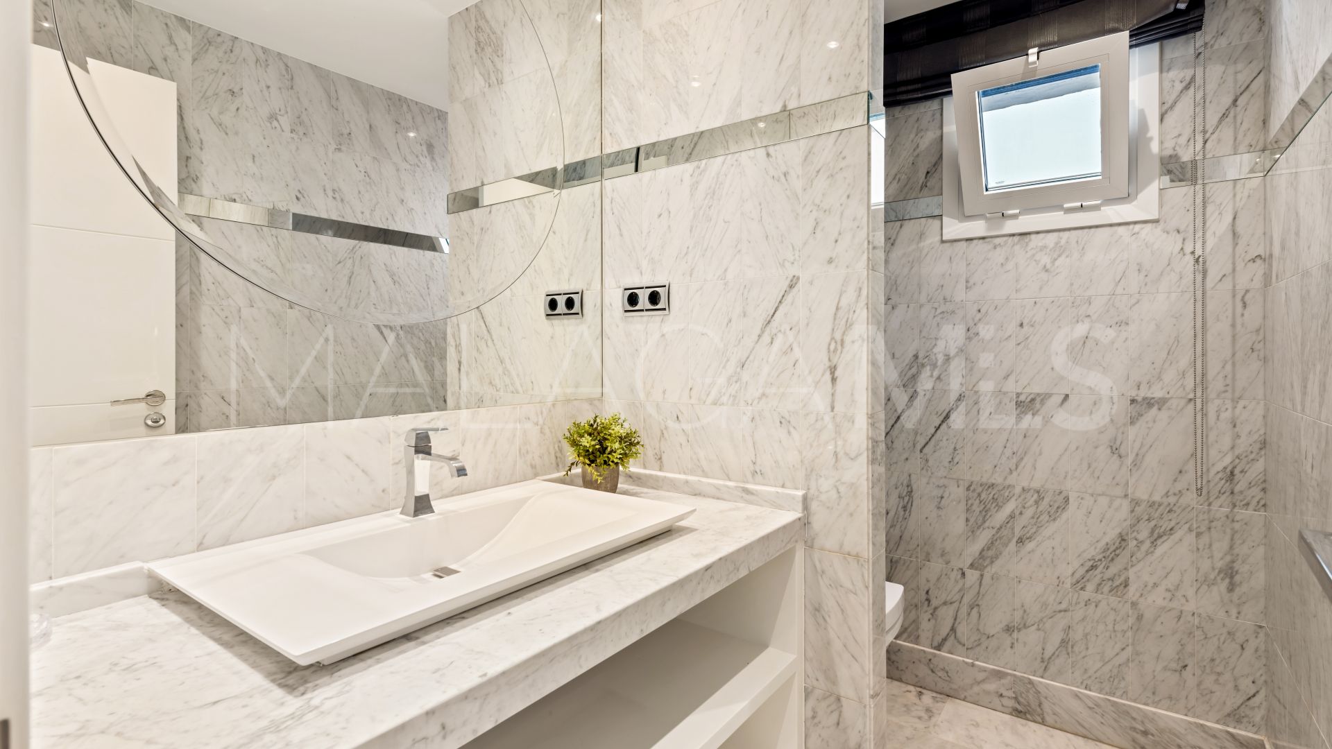 Duplex penthouse for sale in Marina Puente Romano