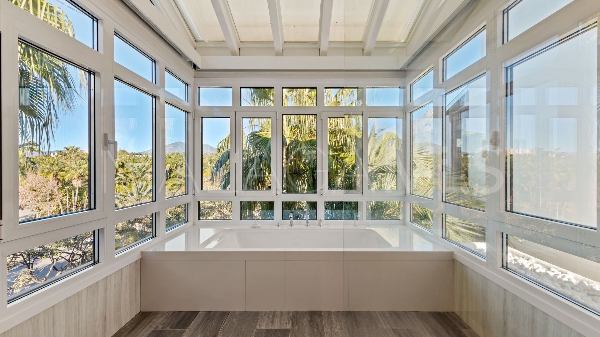 Duplex penthouse for sale in Marina Puente Romano