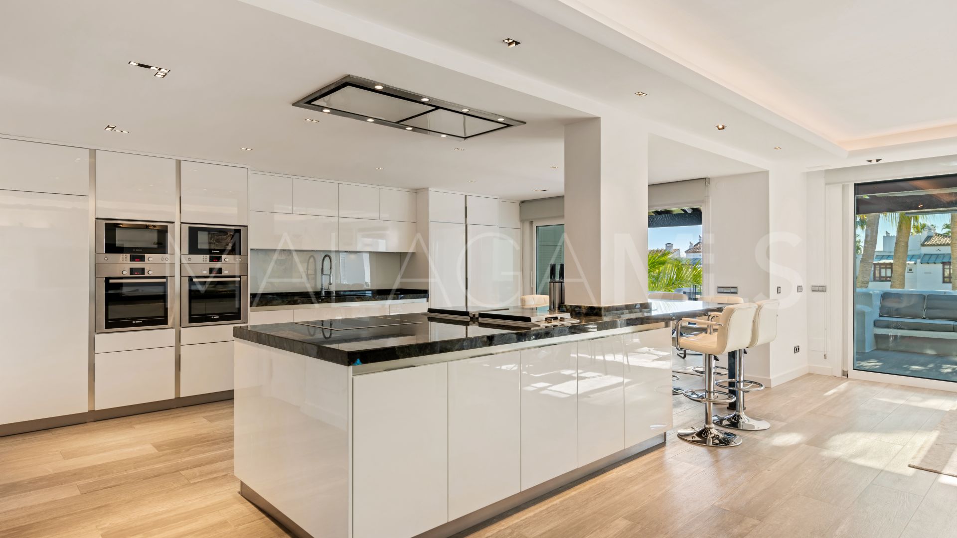 Duplex penthouse for sale in Marina Puente Romano