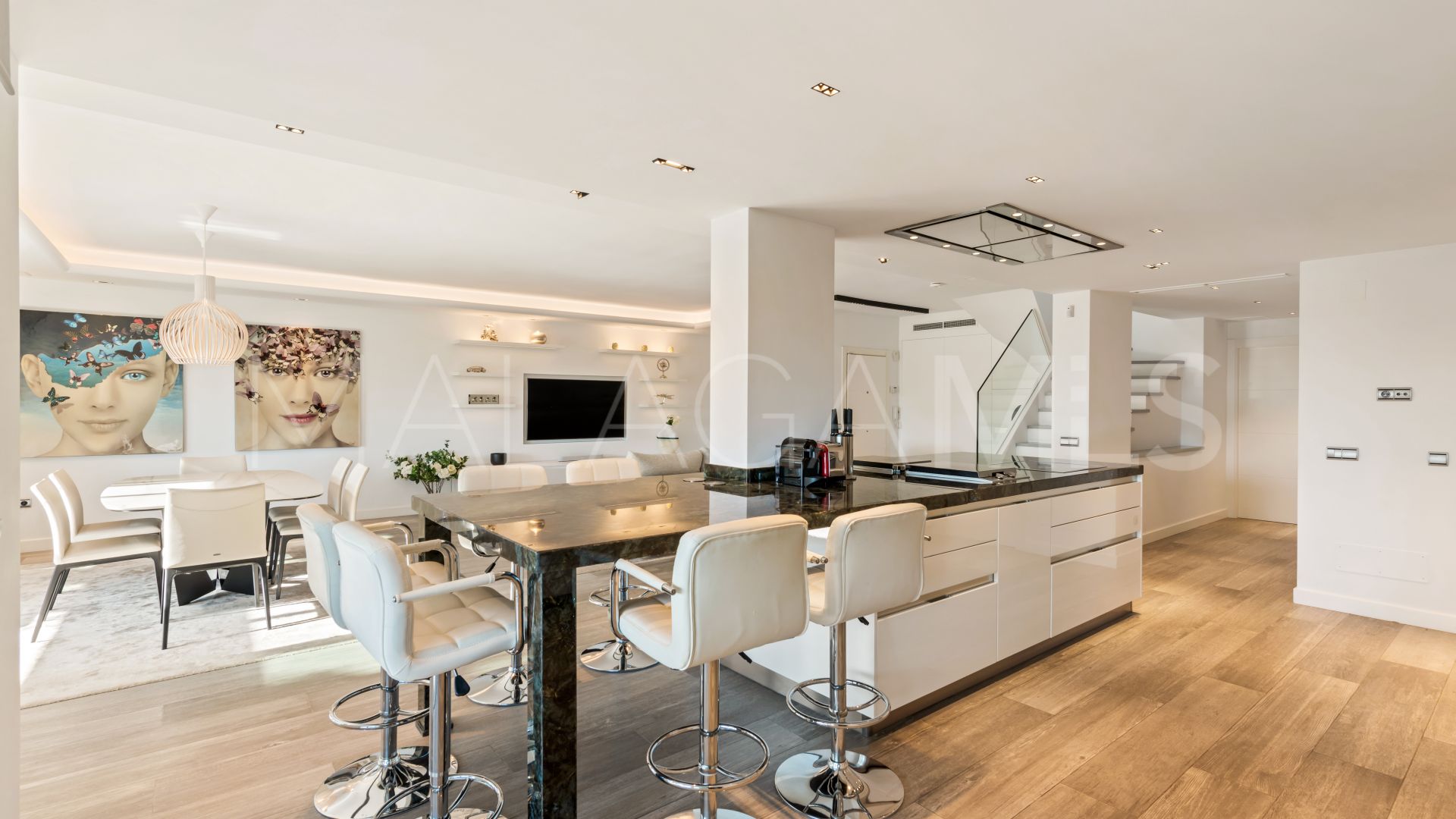 Duplex penthouse for sale in Marina Puente Romano