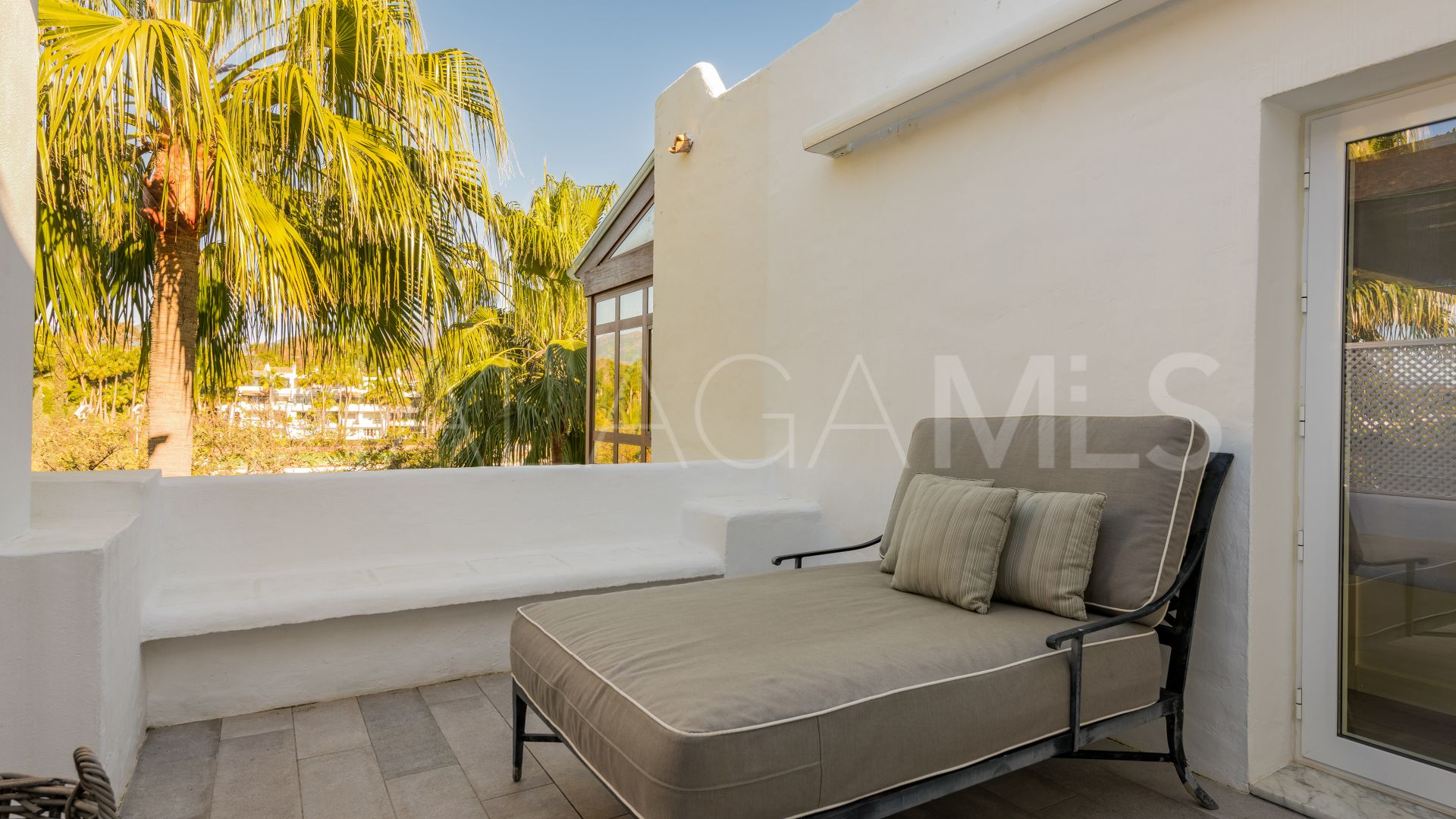 Duplex penthouse for sale in Marina Puente Romano