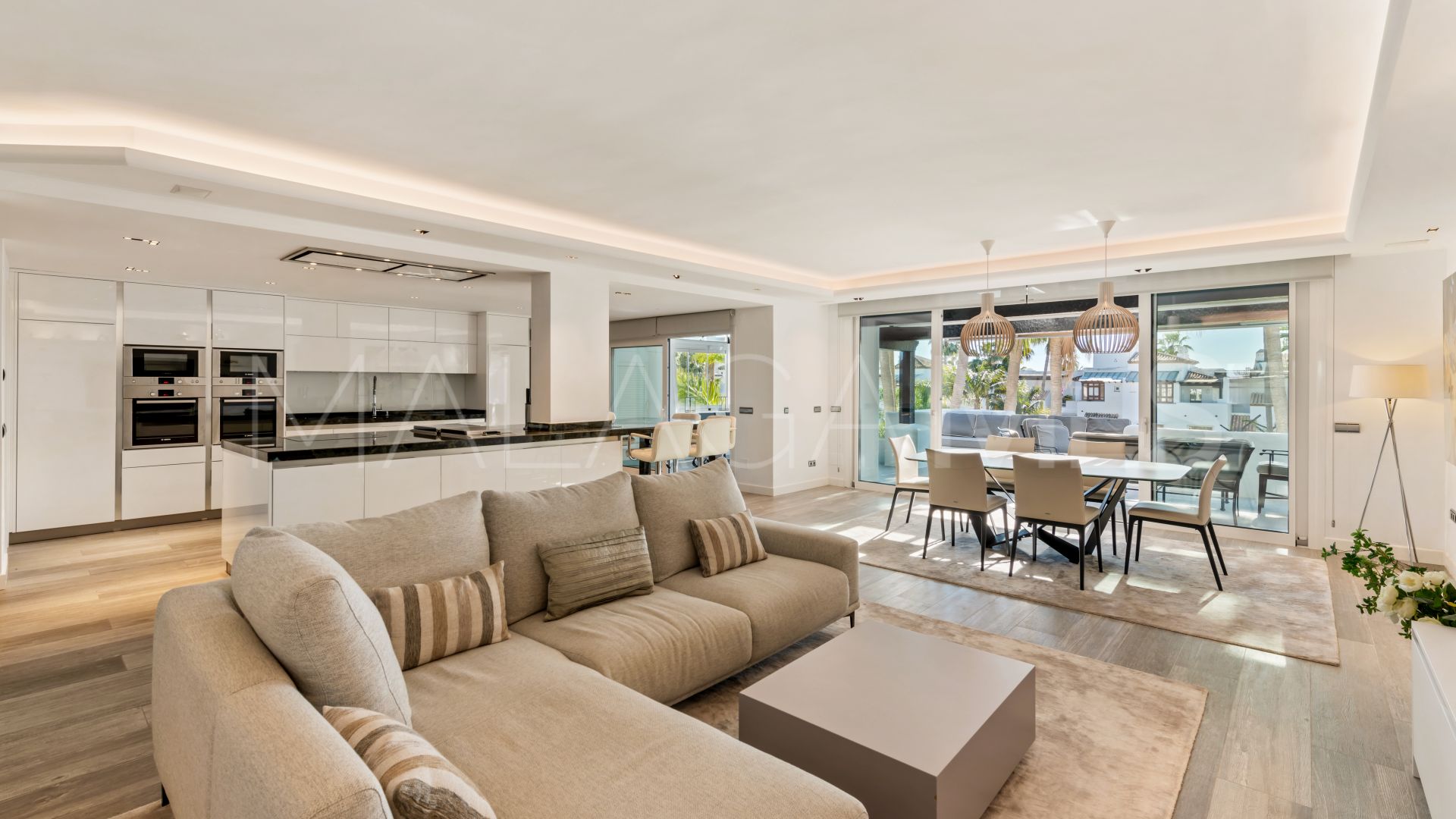 Duplex penthouse for sale in Marina Puente Romano