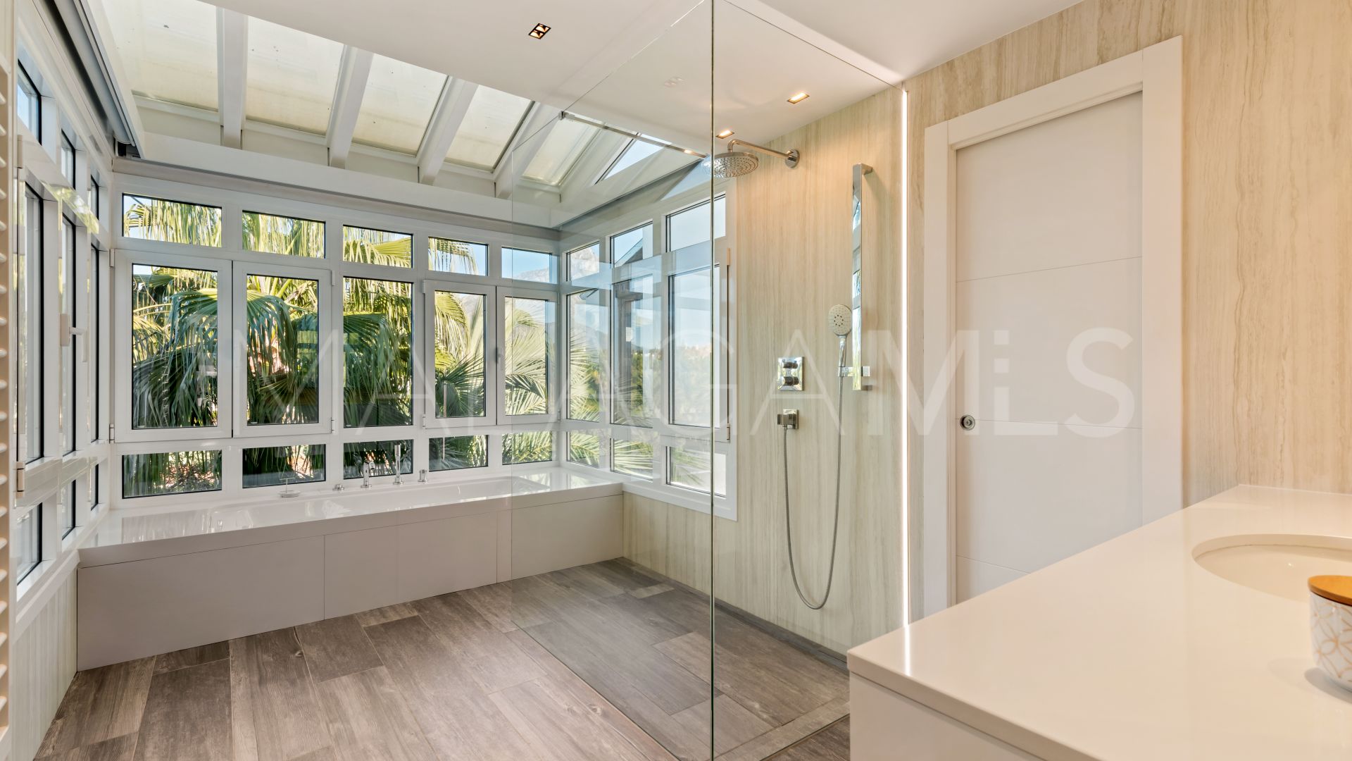 Duplex penthouse for sale in Marina Puente Romano