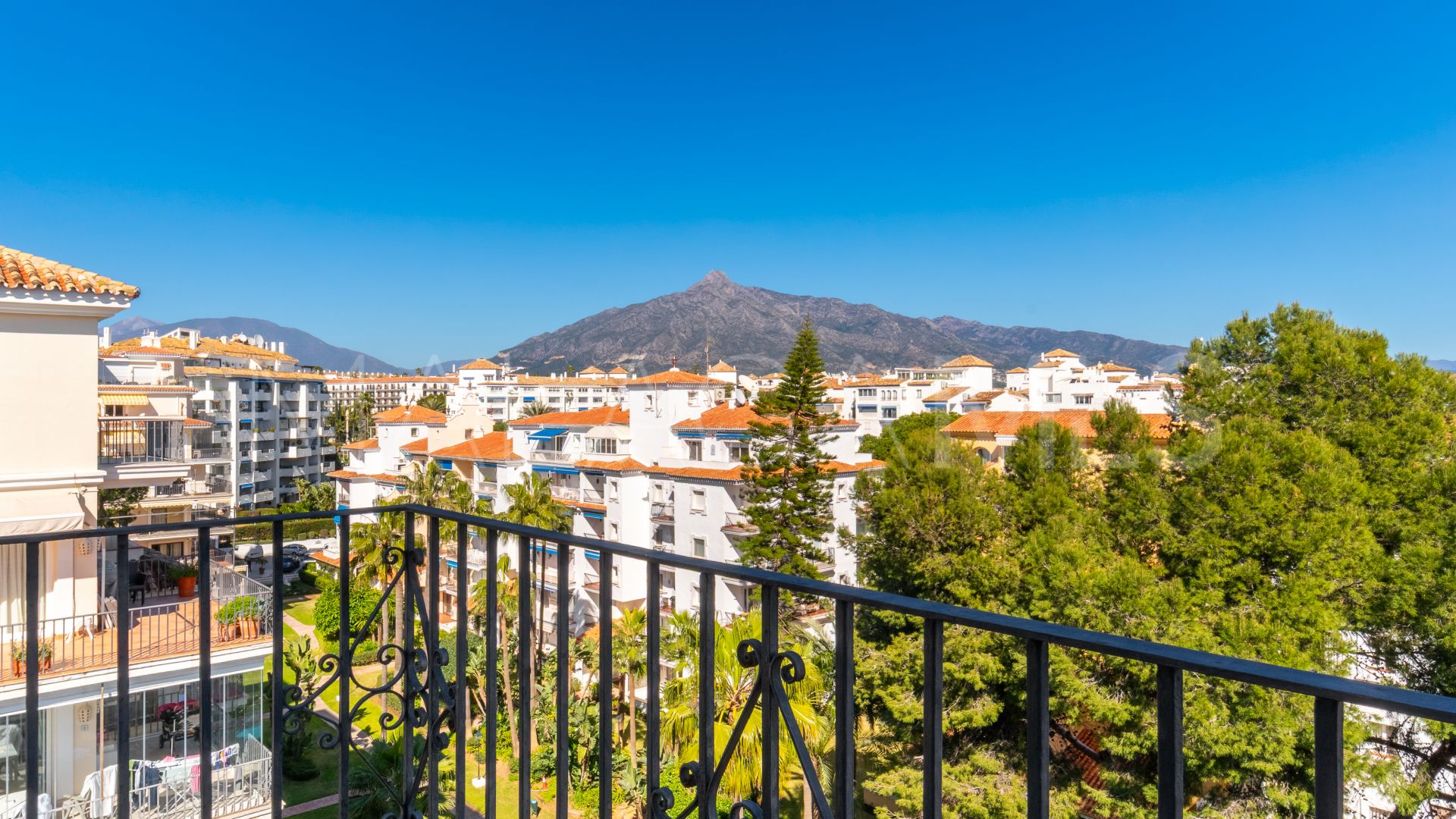 Tvåvånings takvåning for sale in Andalucia del Mar
