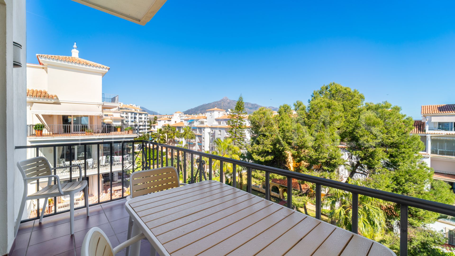 Tvåvånings takvåning for sale in Andalucia del Mar